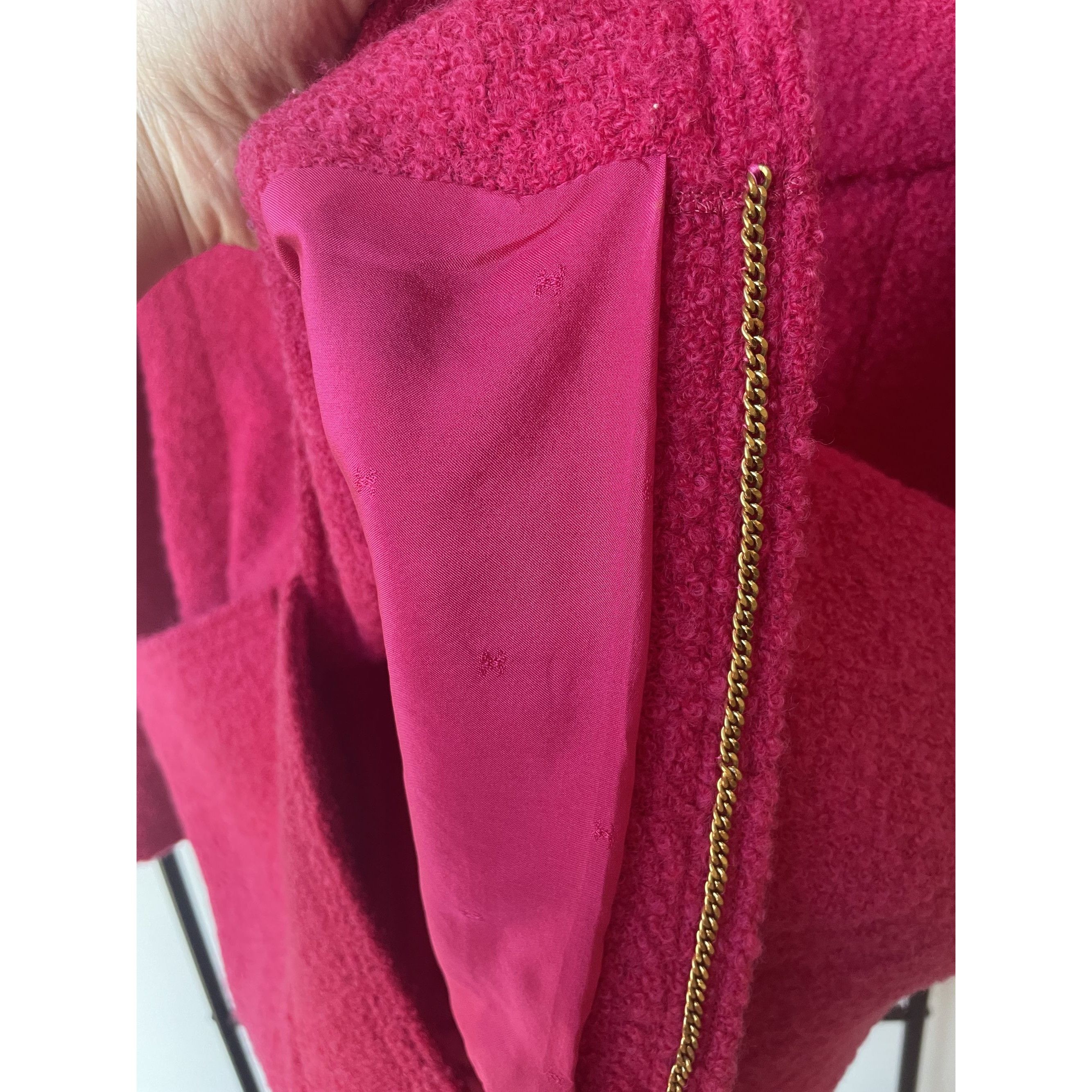 Chanel Chanel Vintage Boucle Wool Pink Coat With Gold Button Accent Size XS / US 0-2 / IT 36-38 - 13 Thumbnail