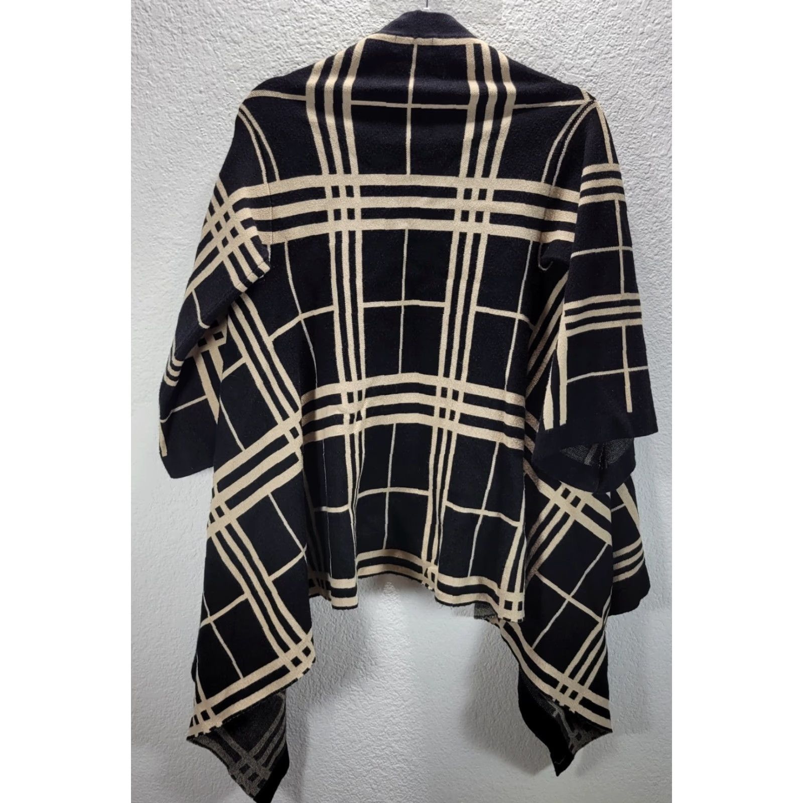 Neiman Marcus Neiman Marcus Cardigan Open Front Plaid 3/4 Sleeve XS Womens Black Beige IDK Size XS / US 0-2 / IT 36-38 - 6 Thumbnail