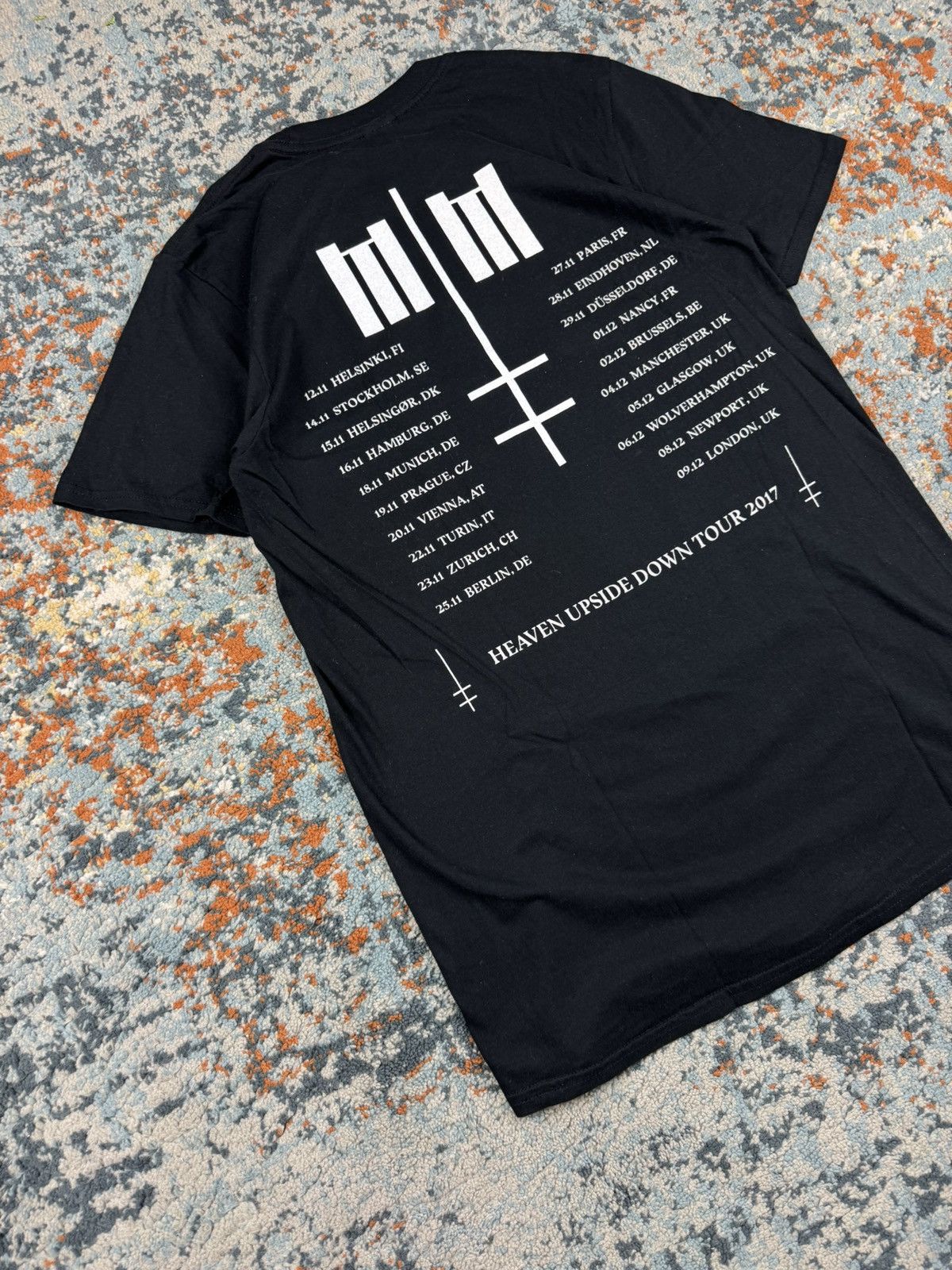 Band Tees × Marilyn Manson × Vintage Vintage 2017 Marilyn Manson heaven upside down tour band tee Size US M / EU 48-50 / 2 - 4 Thumbnail