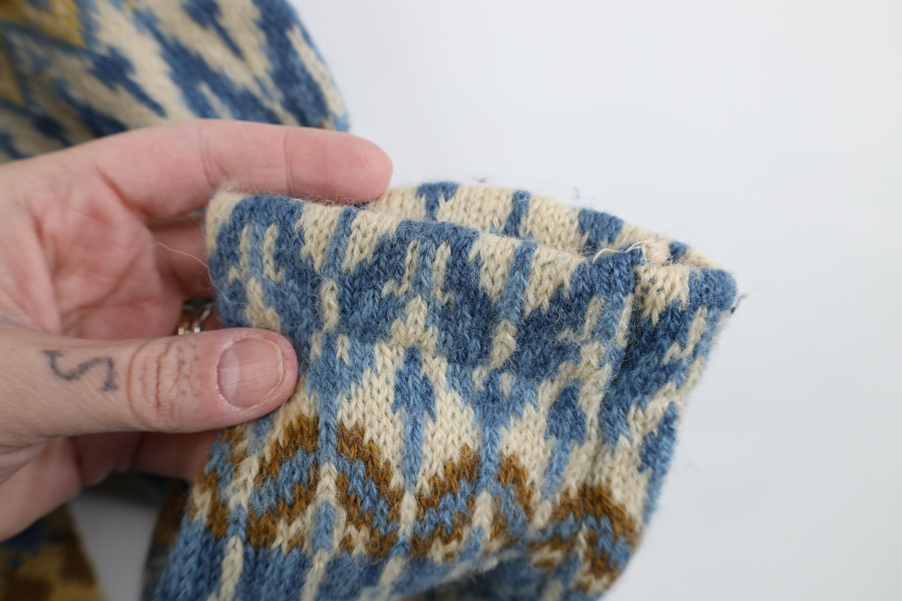 Vintage Vintage 50s 60s Fair Isle Knit V-Neck Sweater Iceland Size L / US 10 / IT 46 - 7 Thumbnail