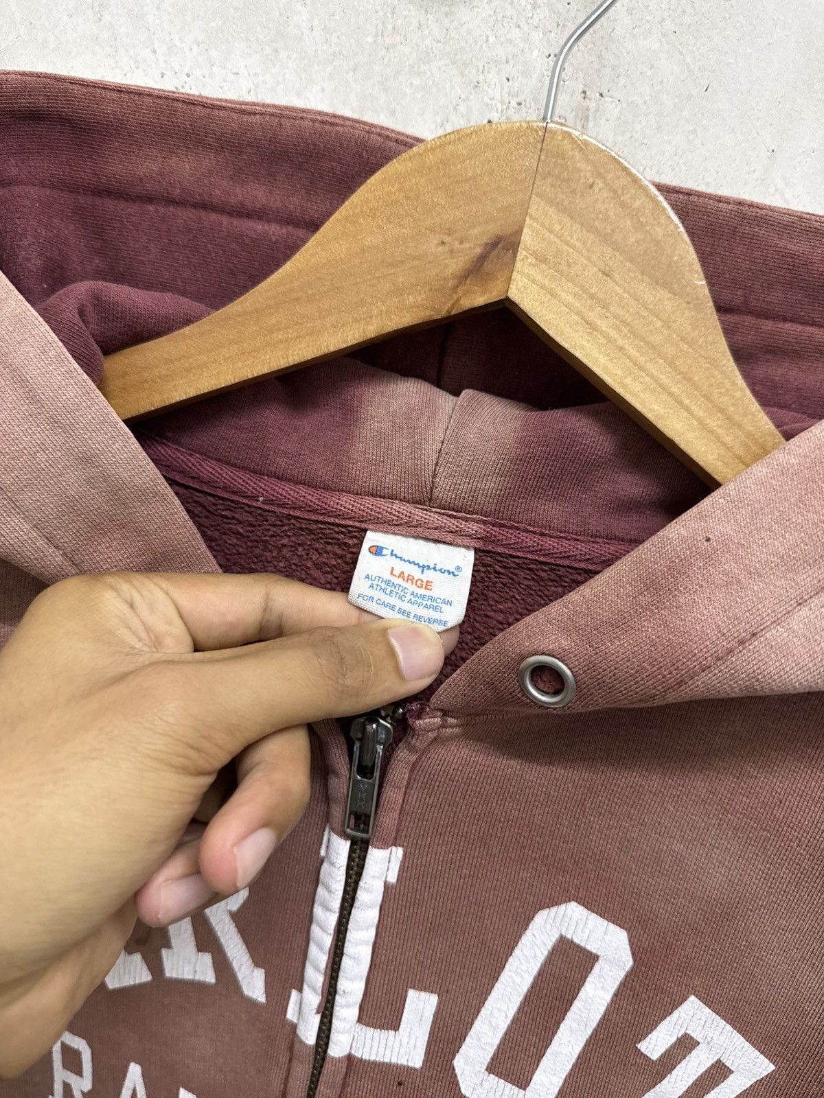 Champion 2000s Distressed Champion Charlotte Randolph Zipper Hoodie Size US L / EU 52-54 / 3 - 5 Thumbnail