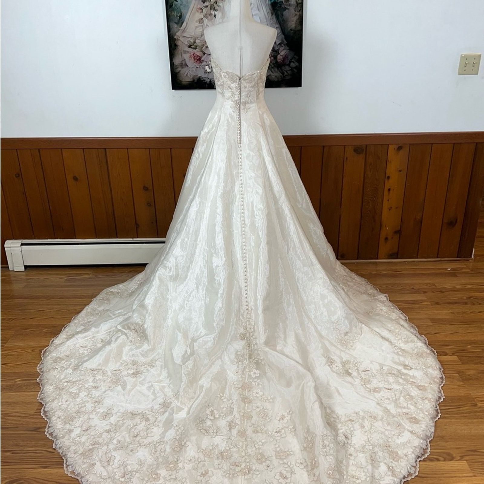 Other Elegant New Anjolique Embroidered Organza Wedding Gown! Size M / US 6-8 / IT 42-44 - 6 Thumbnail
