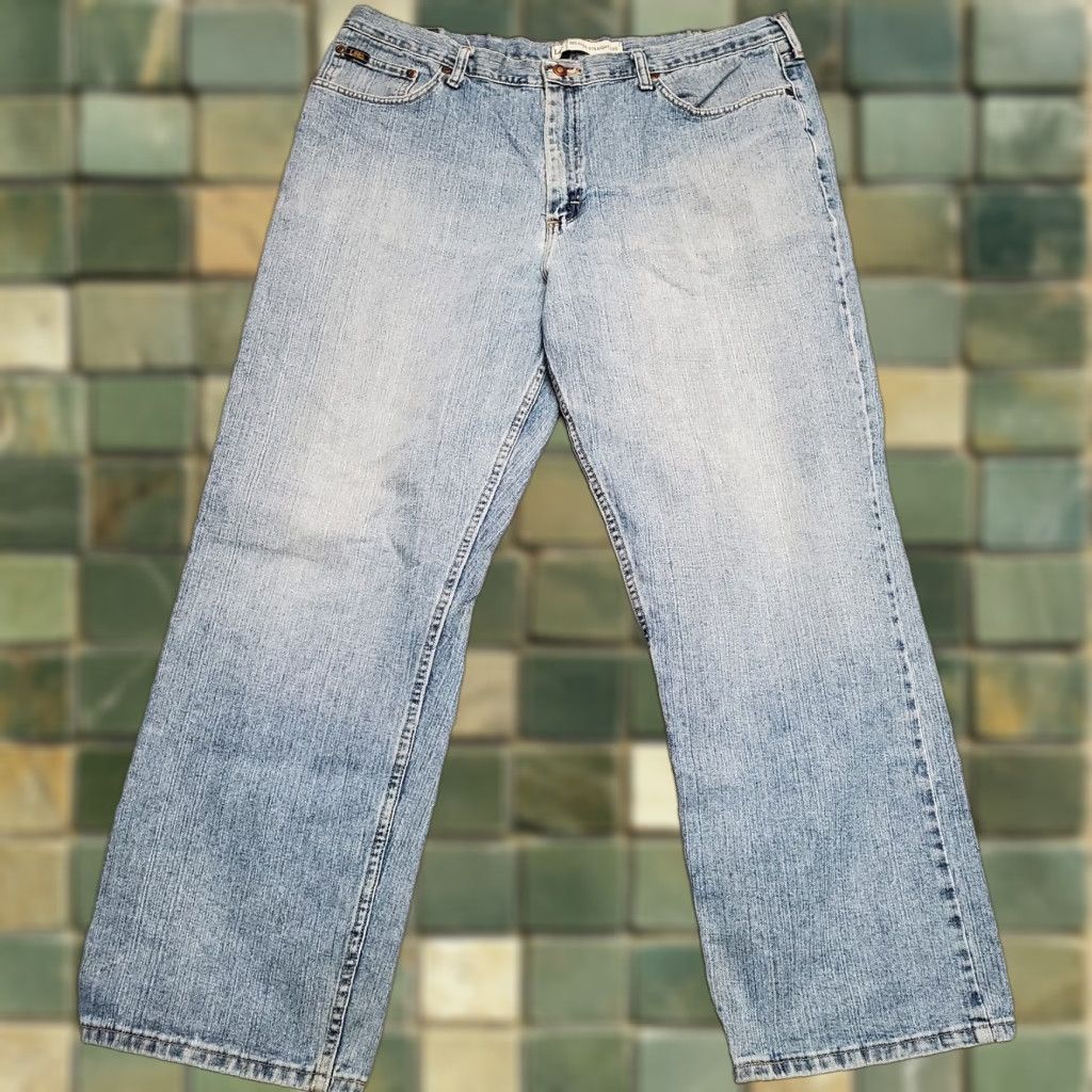 Lee VINTAGE Lee Jeans Mens 42x32 Blue Relaxed Fit Straight Leg Medium Wash Denim Pants 90s USA American Mens Size US 42 / EU 58 - 1 Thumbnail