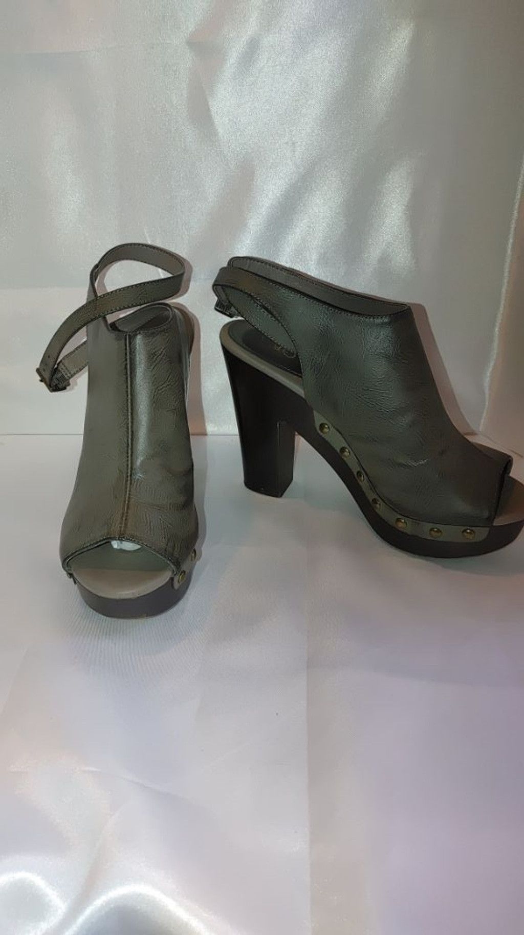 CAT'S PAW Cato Studded Wrap Around Ankle Peep Toe Heels Size 8.5M Size US 8.5 / IT 38.5 - 6 Thumbnail