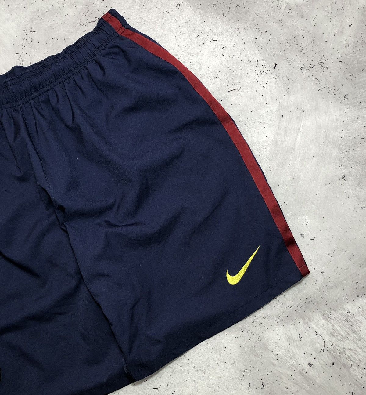 Nike × Vintage Vintage Nike FC Barcelona Soccer Shorts (XL) Size US 33 - 4 Thumbnail