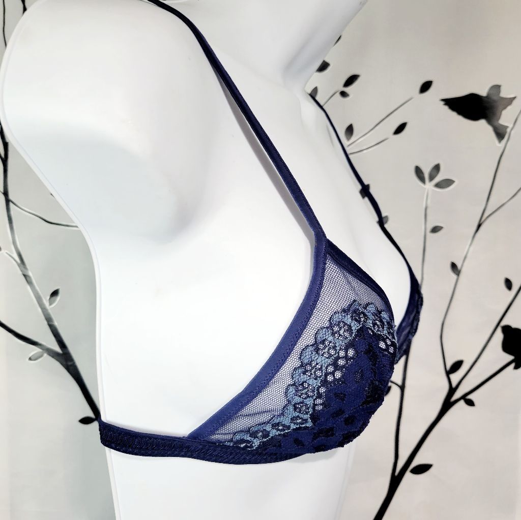 Victoria's Secret Victoria's Secret two-tone blue lace unlined bralette sz xs Size ONE SIZE - 3 Thumbnail