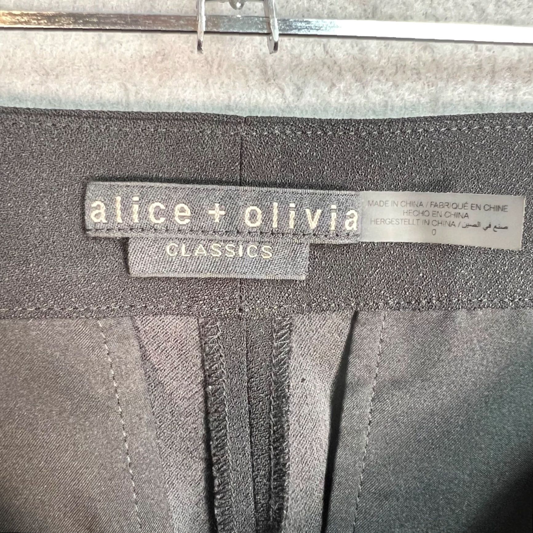 Alice + Olivia Alice + Olivia Pants Size 0 Black Stretch Trousers Straight Leg Size 25" / US 0 / IT 36 - 3 Thumbnail