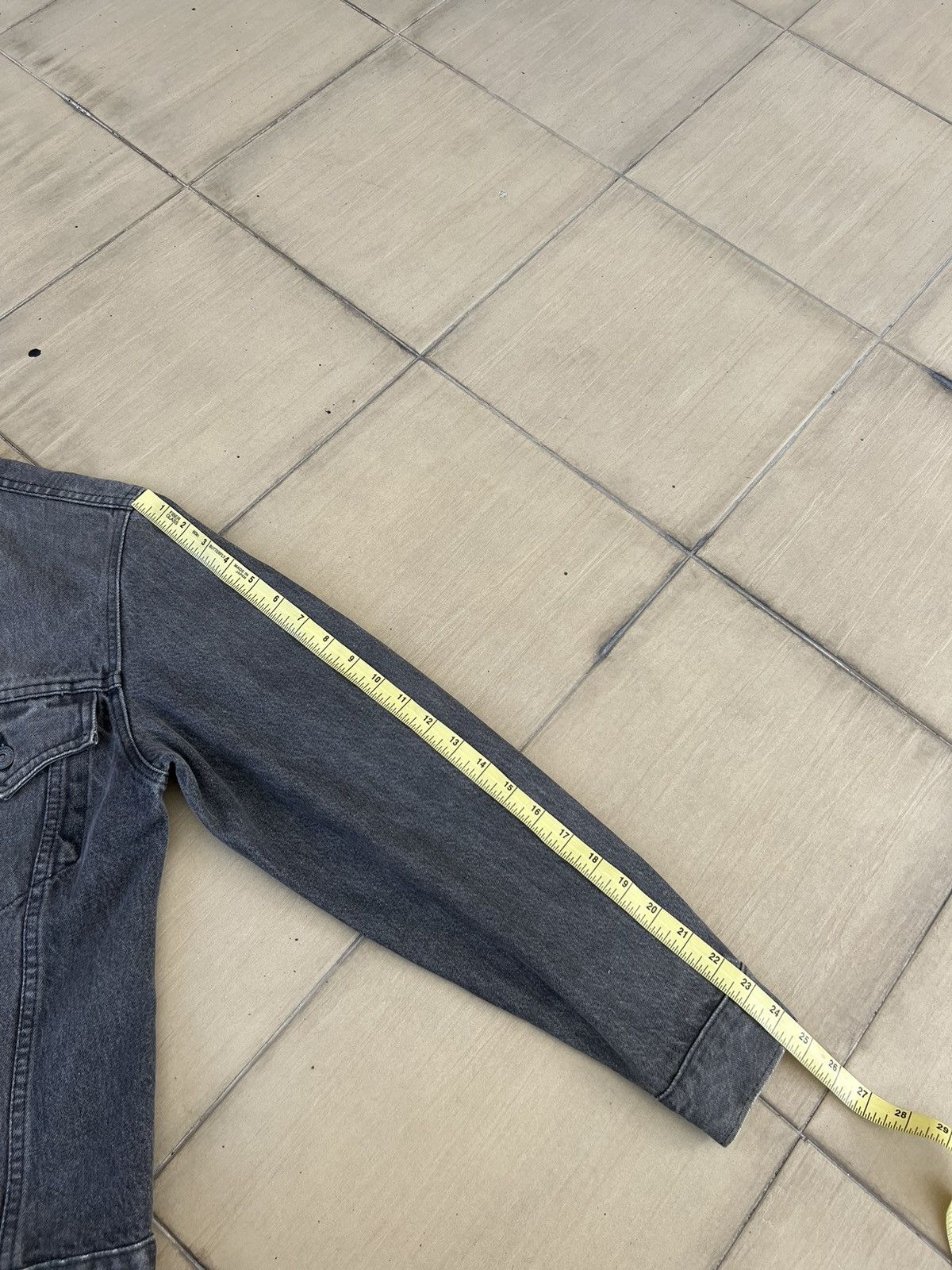 Levi's Vintage 80s Levi’s 75505 Faded Black Denim Trucker Jacket Size US S / EU 44-46 / 1 - 21 Thumbnail