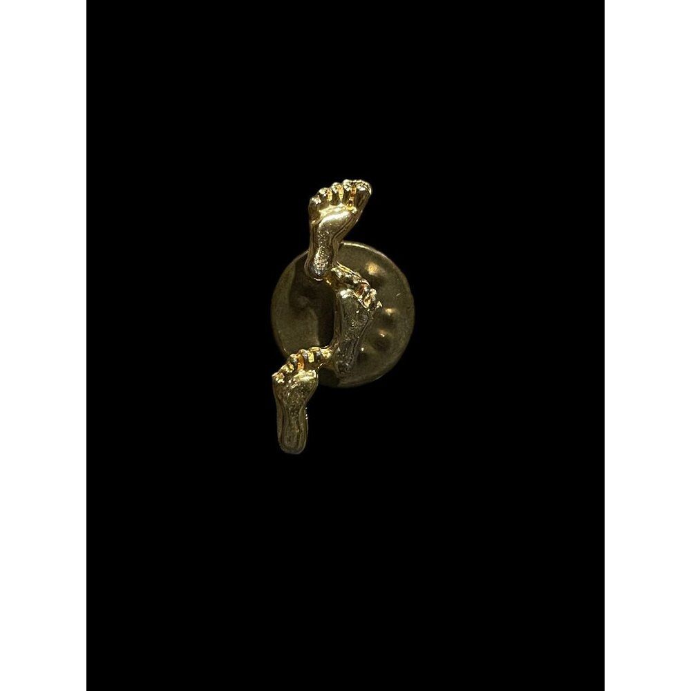 Jewelry Vintage Petite Gold Tone Footprints in the Sand Brooch Pin Size ONE SIZE - 1 Thumbnail