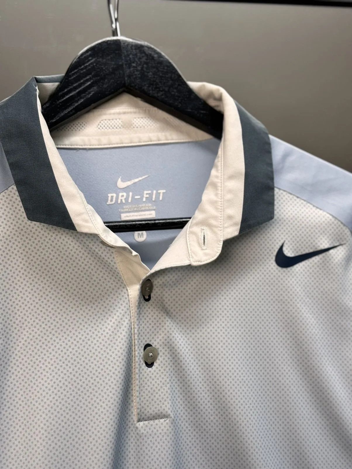 Nike TENNIS COURT 2013 ROGER FEDERER GSTAAD NIKE RF JERSEY Size US L / EU 52-54 / 3 - 6 Thumbnail