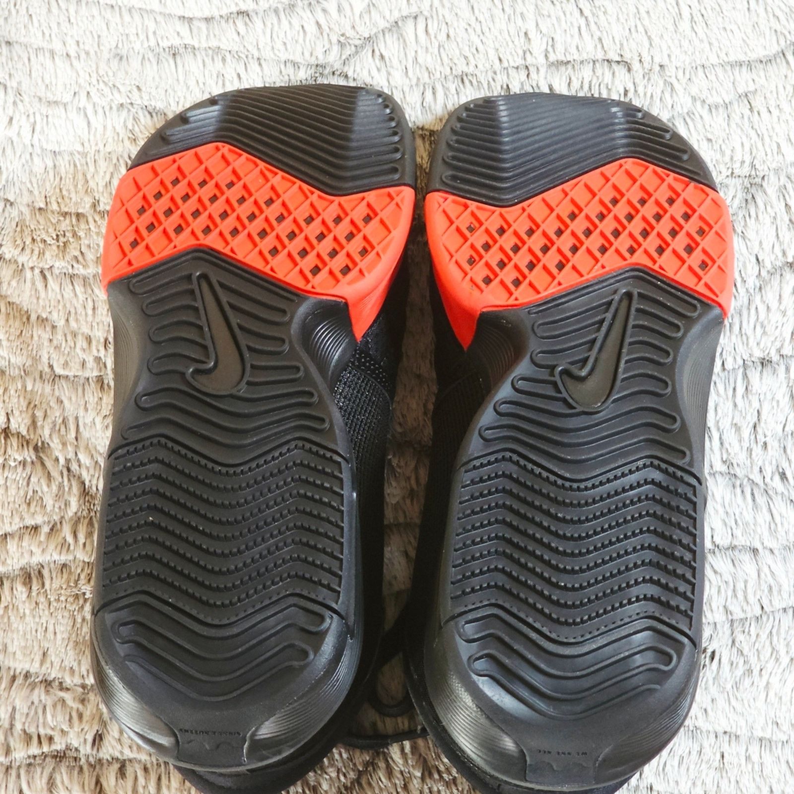 Nike NWOB Nike LeBron Witness 8 "Bred" Black University Red-Sz 9 Size US 9 / EU 42 - 4 Thumbnail