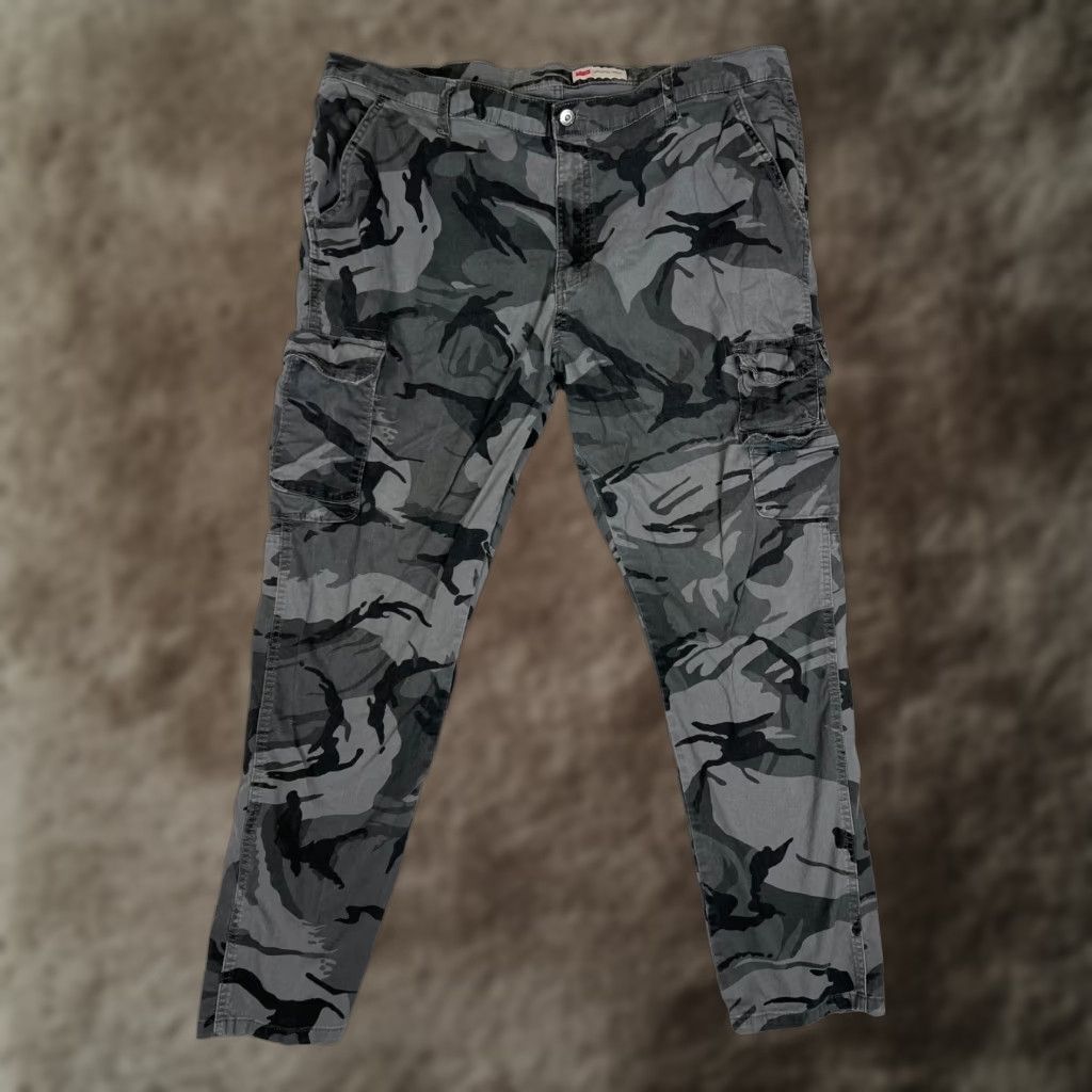 Wrangler Wrangler Cargo Pants Mens 42x30 Gray Camouflage Regular Tapered Stretch Utility Casual Pants Size US 42 / EU 58 - 1 Thumbnail