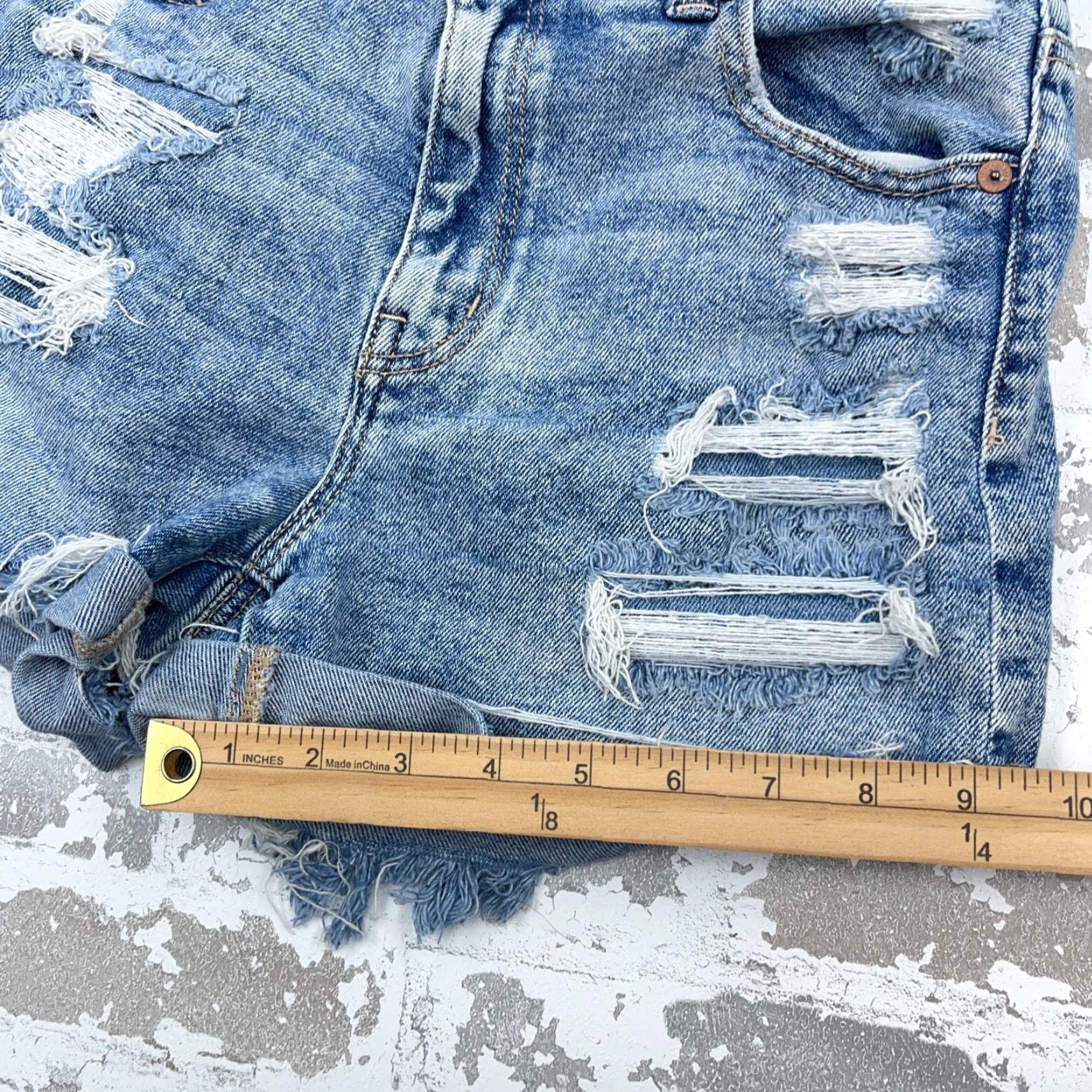 American Eagle Outfitters VINTAGE American Eagle Outfitters Shorts Women 2 Cut Off Baggy Mom Med Wash Faded Holes Jorts Size 26" / US 2 / IT 38 - 7 Thumbnail