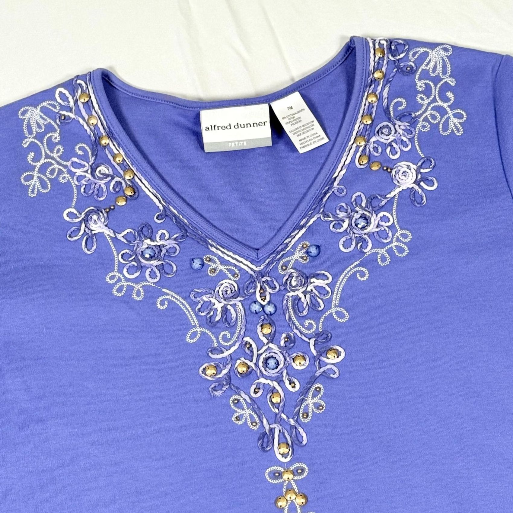 Vintage Alfred Dunner Shirt Women Petite Medium Blue Embroidered Beaded V-Neck Top Size M / US 6-8 / IT 42-44 - 2 Thumbnail