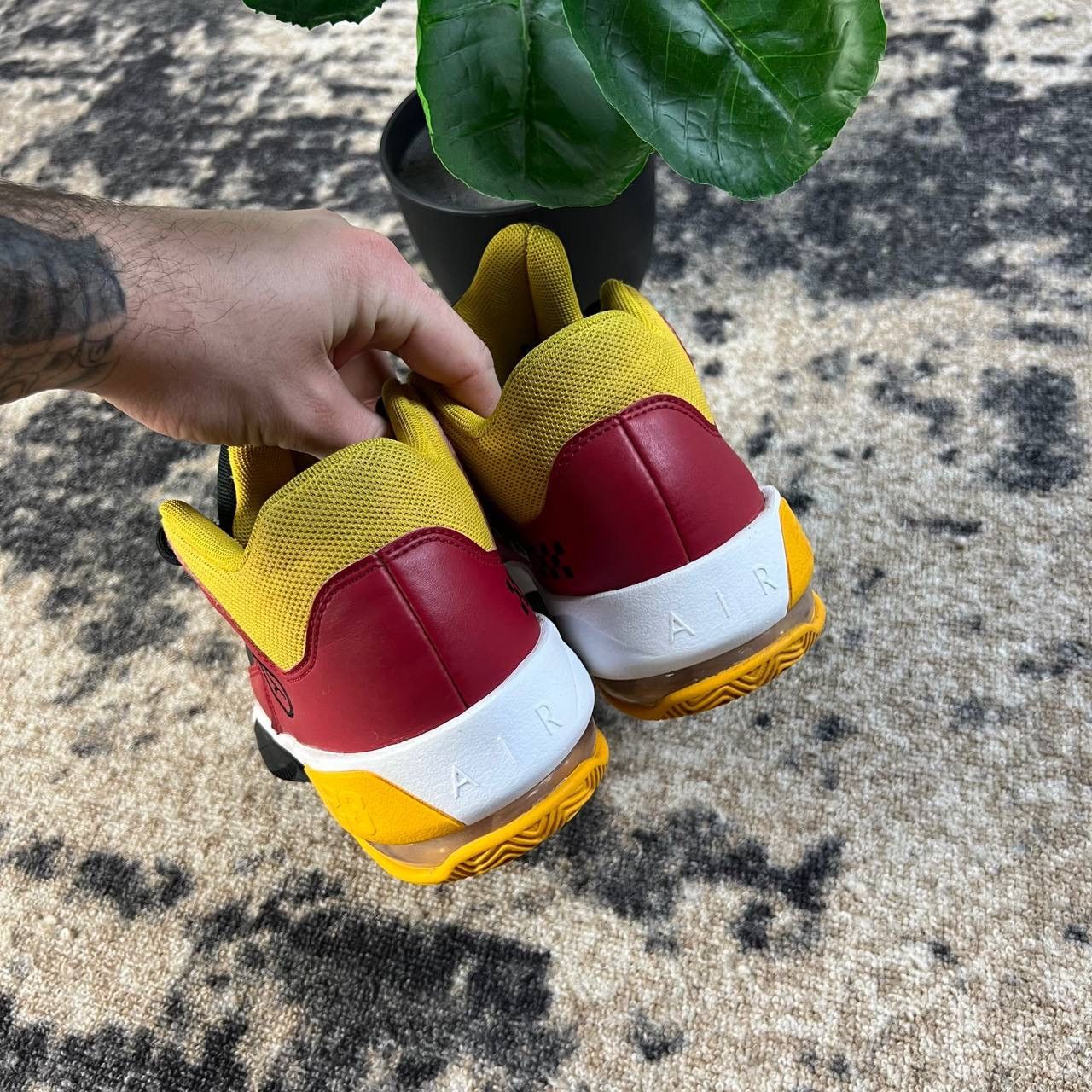 Jordan Brand Jordan Max Aura 3 Se Mid-Top Sneakers Streetwear Y2K Style Size US 6 / EU 39 - 3 Thumbnail