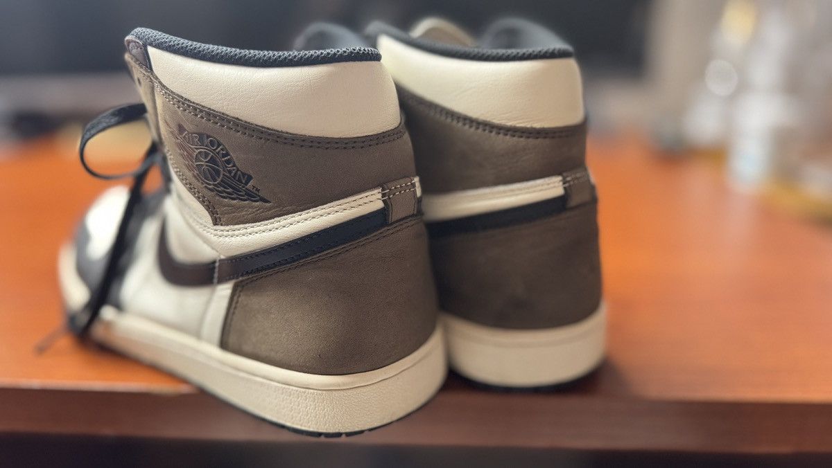 Jordan Brand Jordan 1 Dark Mocha Size US 10.5 / EU 43-44 - 3 Thumbnail
