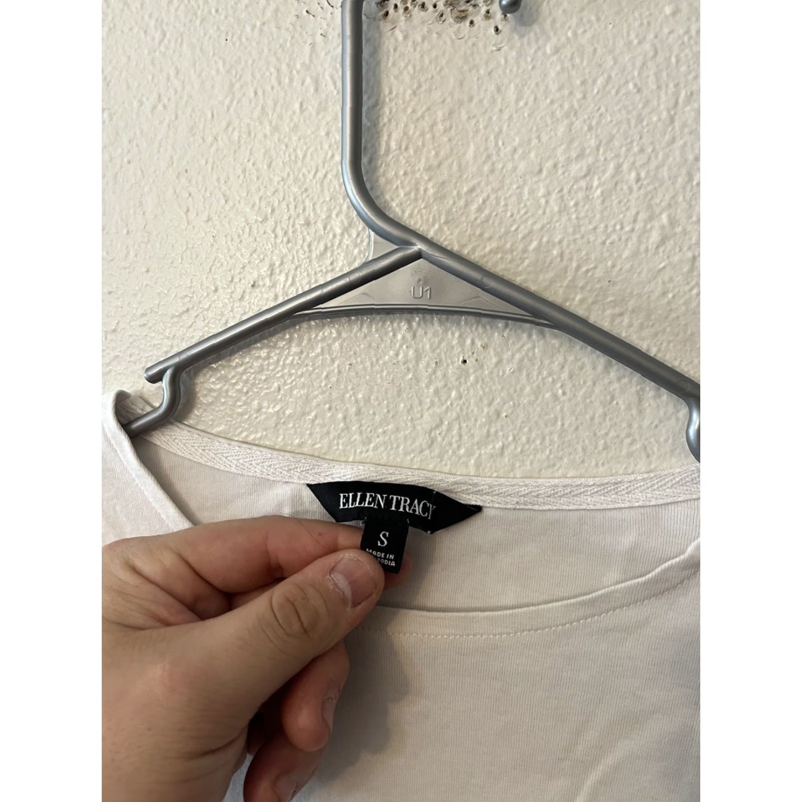 Ellen Tracy VINTAGE Ellen Tracy Boat-Neck T Shirt White Solid Women S Short Sleeve EUC Adult Small White 90s? (if decade known) Mens/Womens? end with Womens Size S / US 4 / IT 40 - 3 Thumbnail