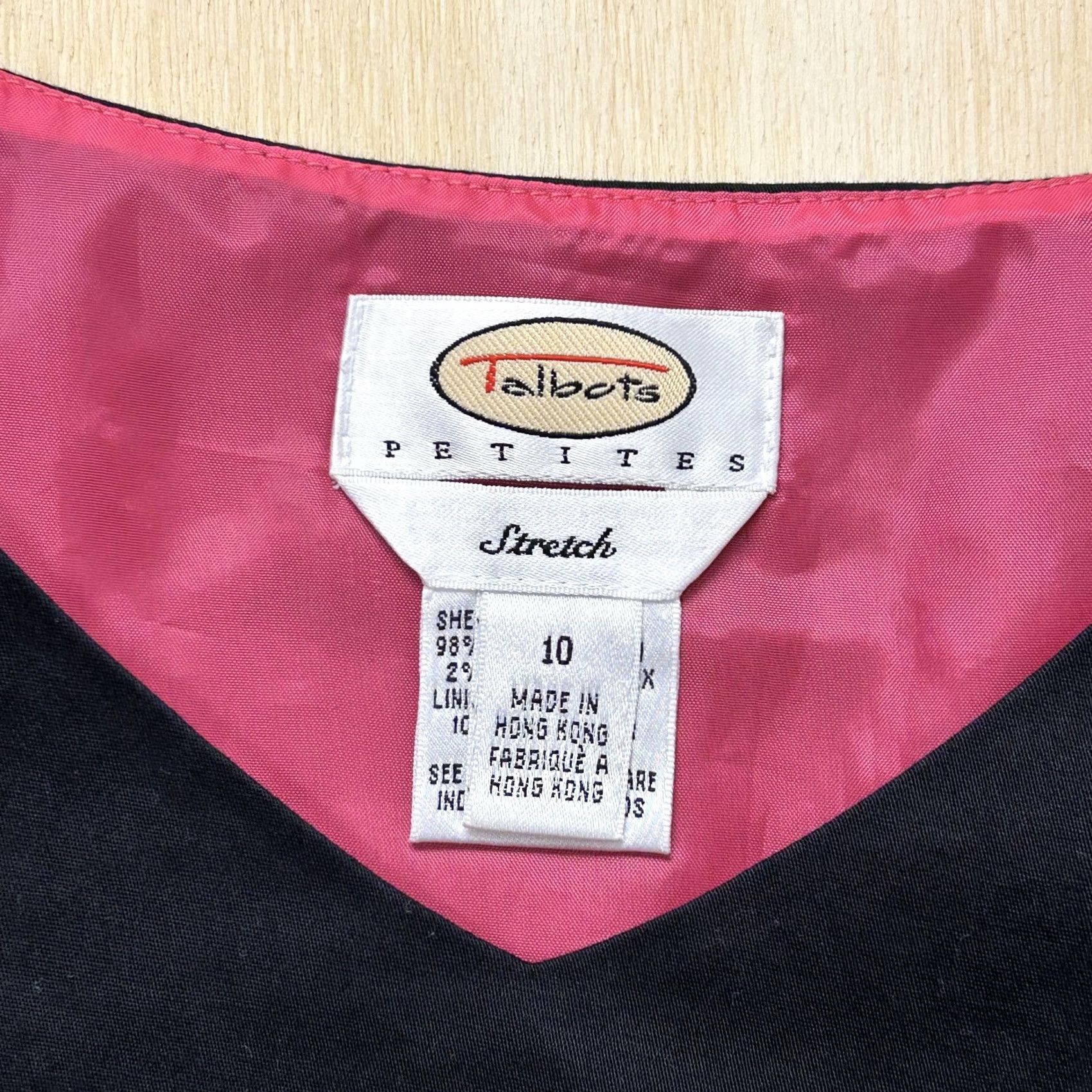 Talbots VINTAGE Talbots Tank Top Womens 10 Petite Black Embroidered Floral V Neck Lined Size L / US 10 / IT 46 - 3 Thumbnail
