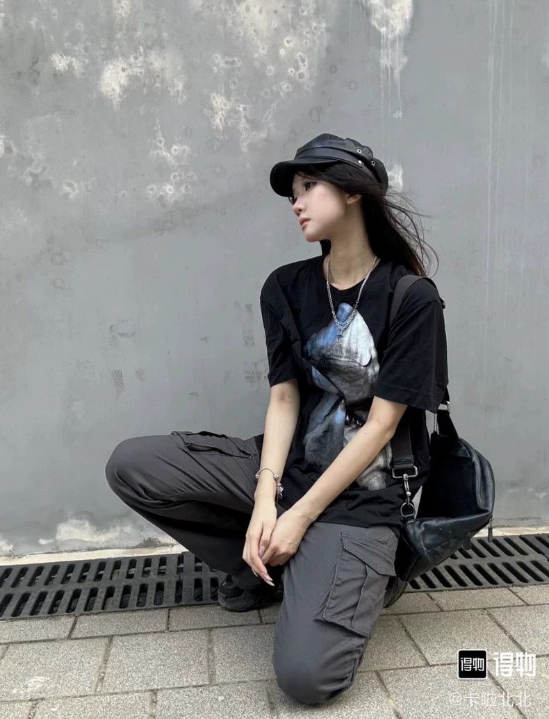 Givenchy Givenchy Black Shark Printed Short Sleeve Size US XS / EU 42 / 0 - 8 Thumbnail