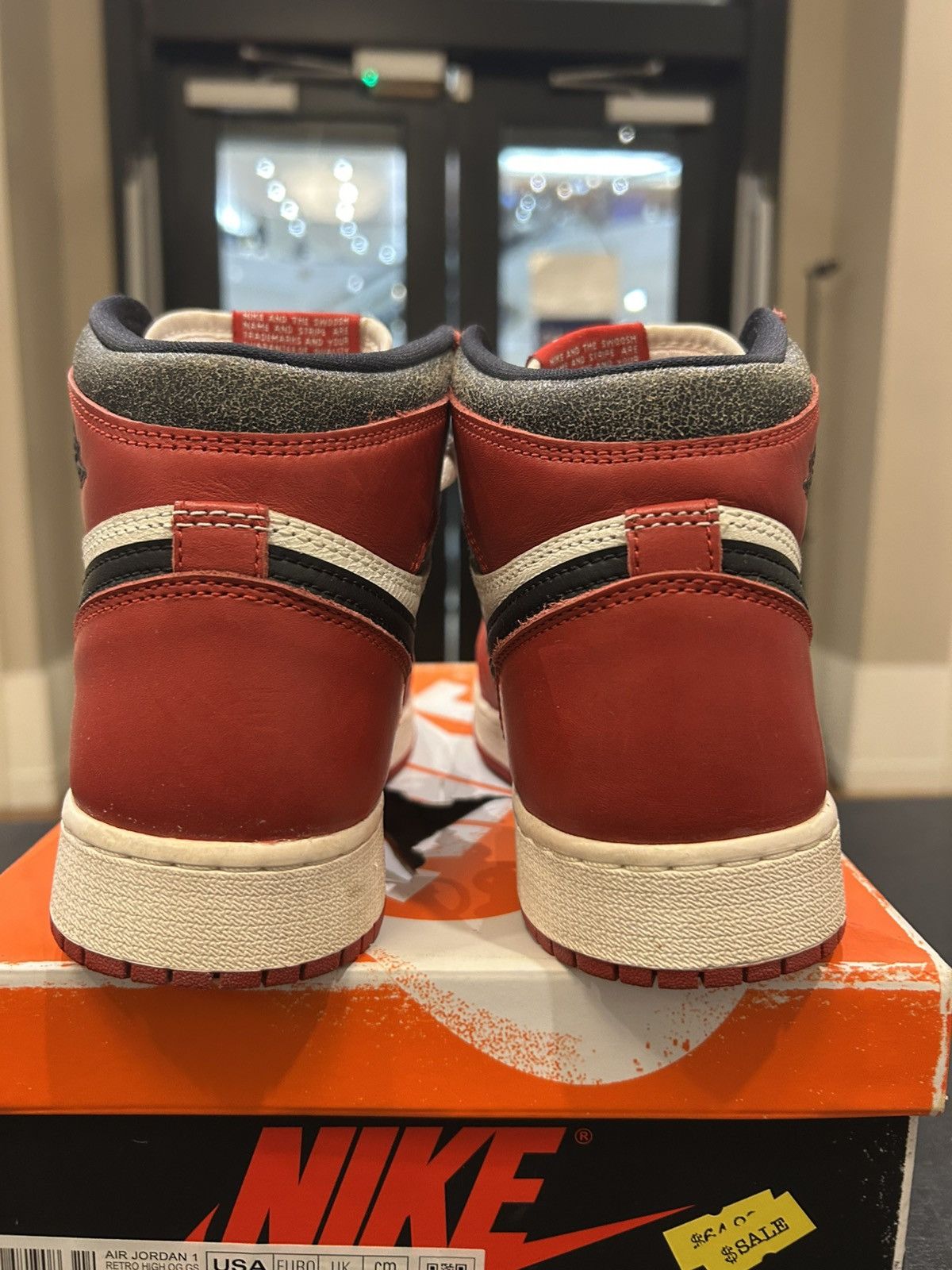 Jordan Brand Jordan 1 Retro ‘Chicago Lost And Found’ Size US 6.5 / EU 39-40 - 3 Thumbnail