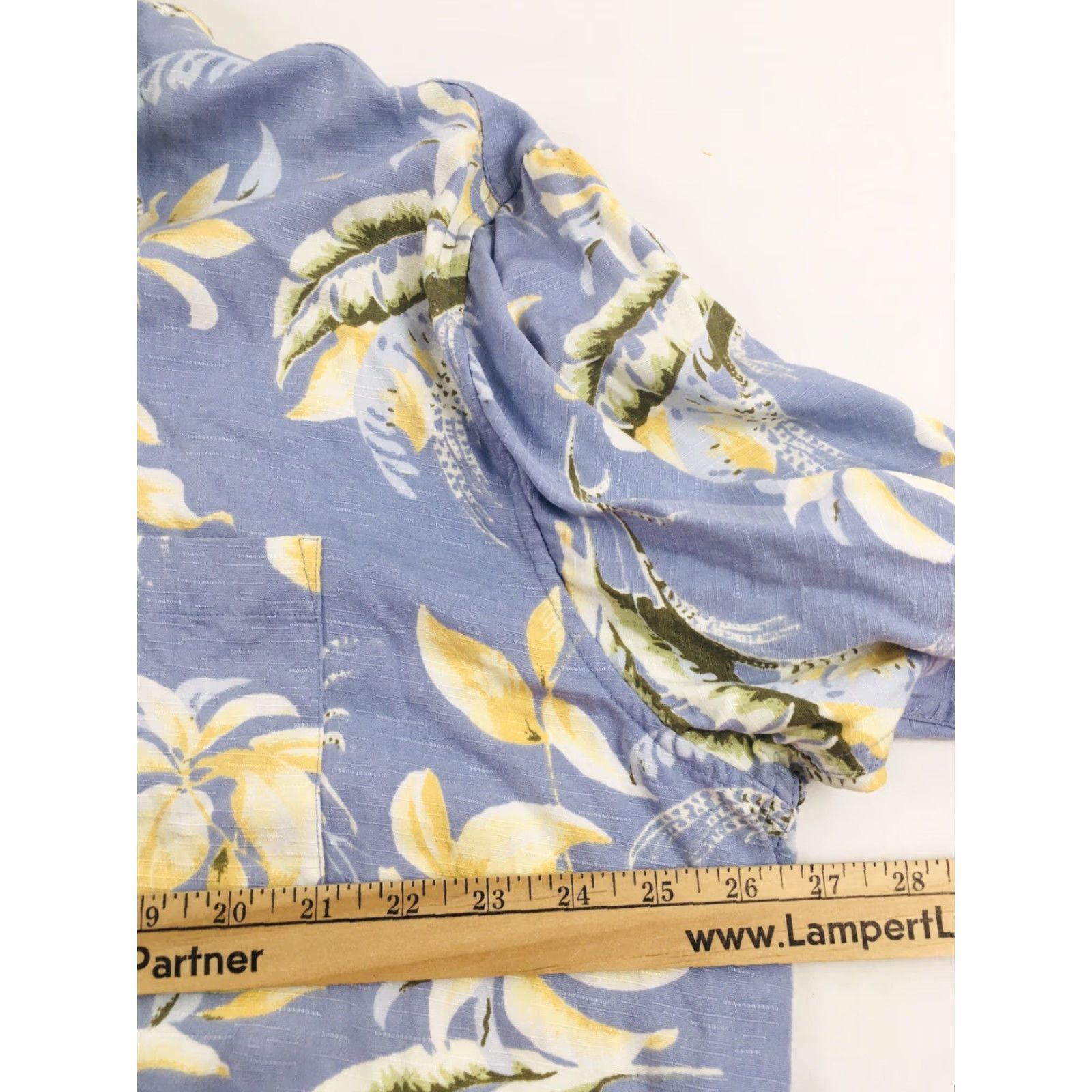 Pop Trading Company VINTAGE Red Macaw Shirt Mens XL Blue Floral Hawaiian Button-Up Short Sleeve Casual tropical 90s Mens Size US XL / EU 56 / 4 - 6 Thumbnail