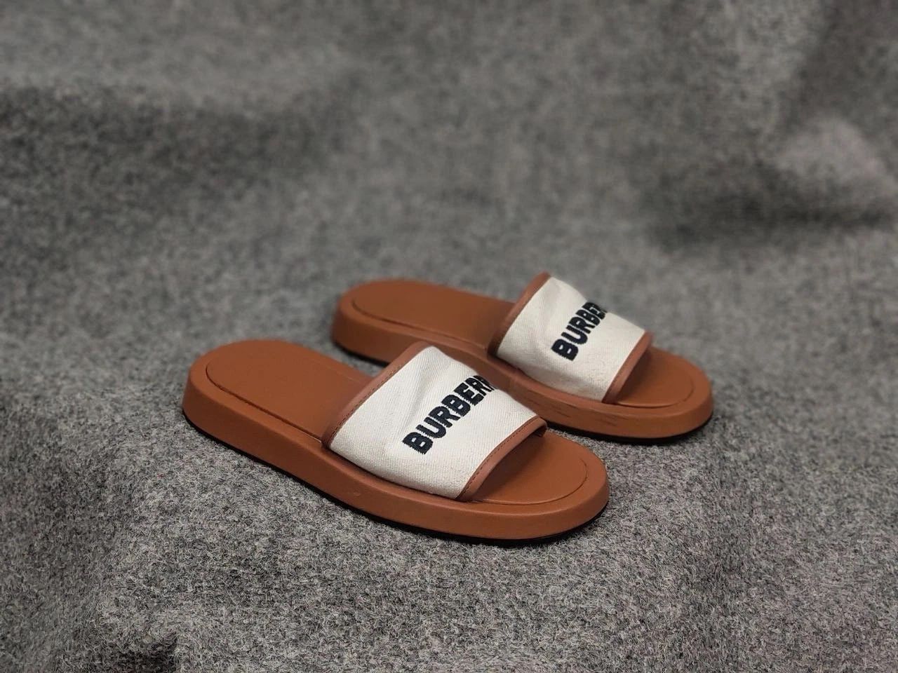 Burberry Burberry Buckingham Brown Logo Slides in Canvas & Leather Size US 9 / IT 39 - 1 Thumbnail