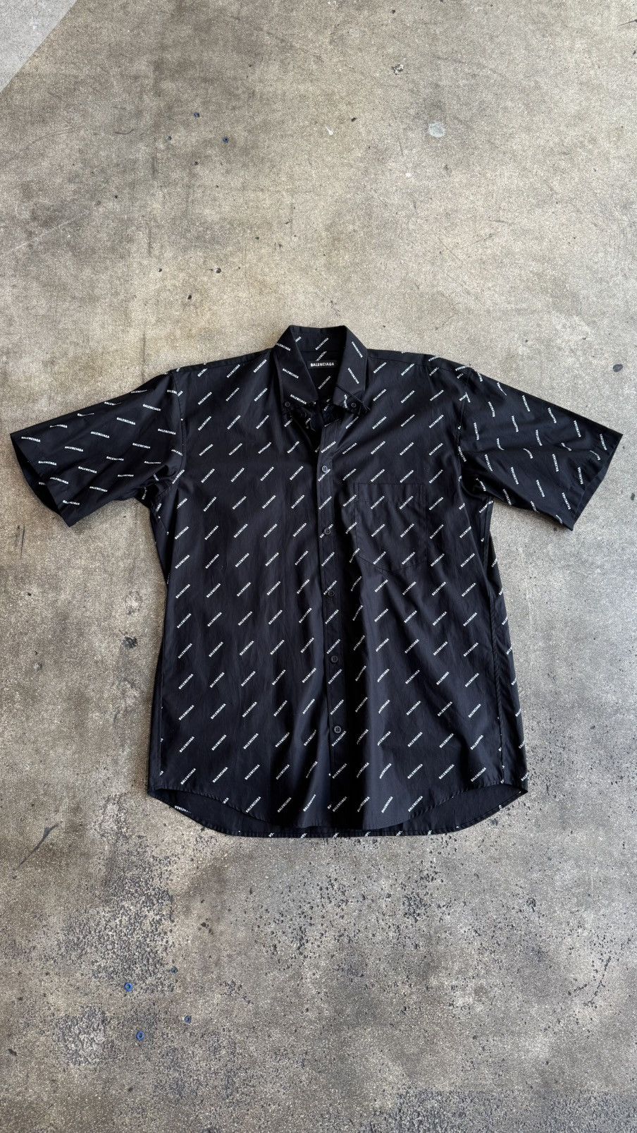 Balenciaga BALENCIAGA SHORT SLEEVE ALL OVER PRINT SHIRT Size US M / EU 48-50 / 2 - 1 Thumbnail
