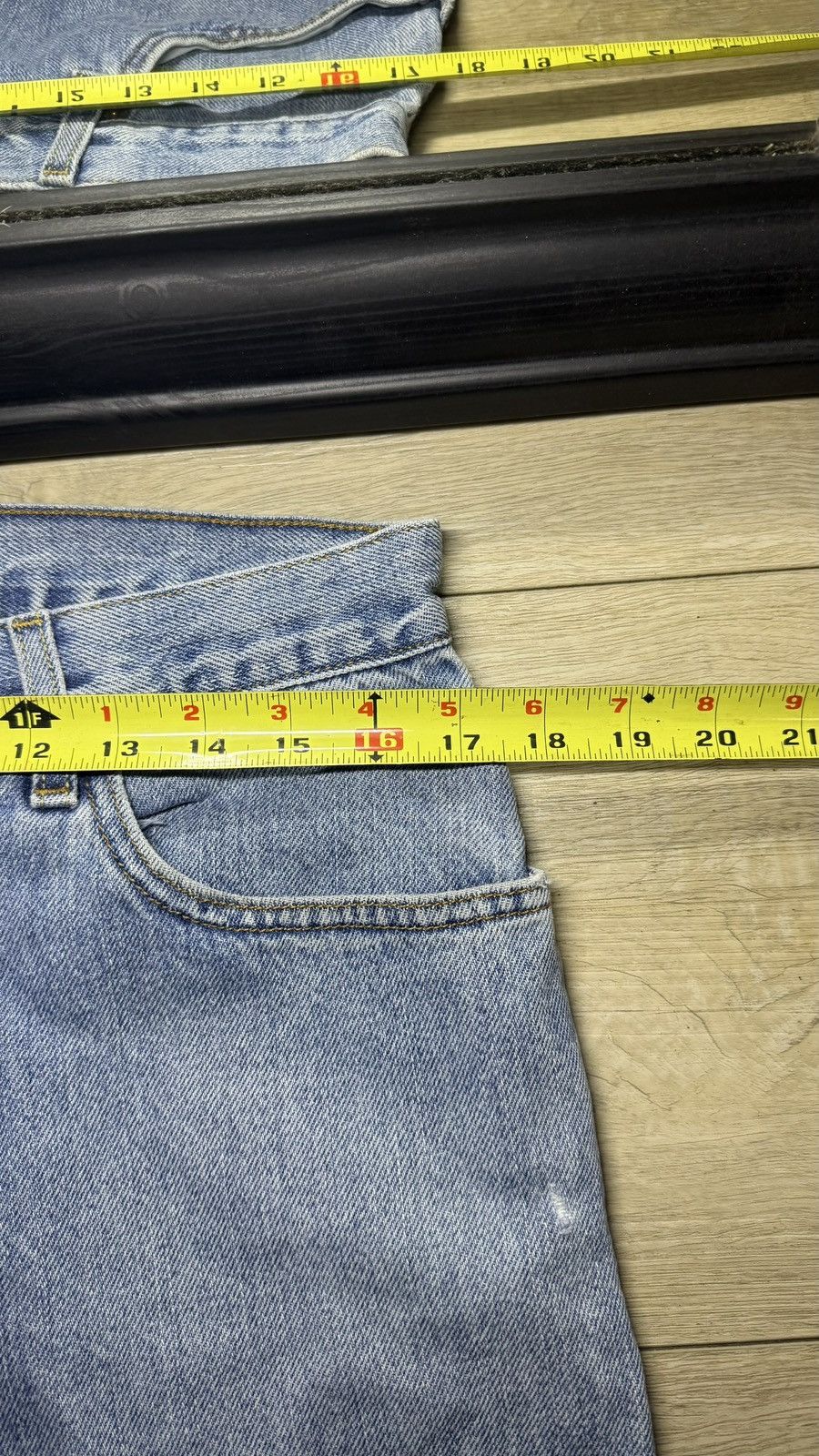 Levi's Y2K 2000s Levi’s 550 35 x 30 Light Wash Straight Leg Denim Size US 35 - 9 Thumbnail