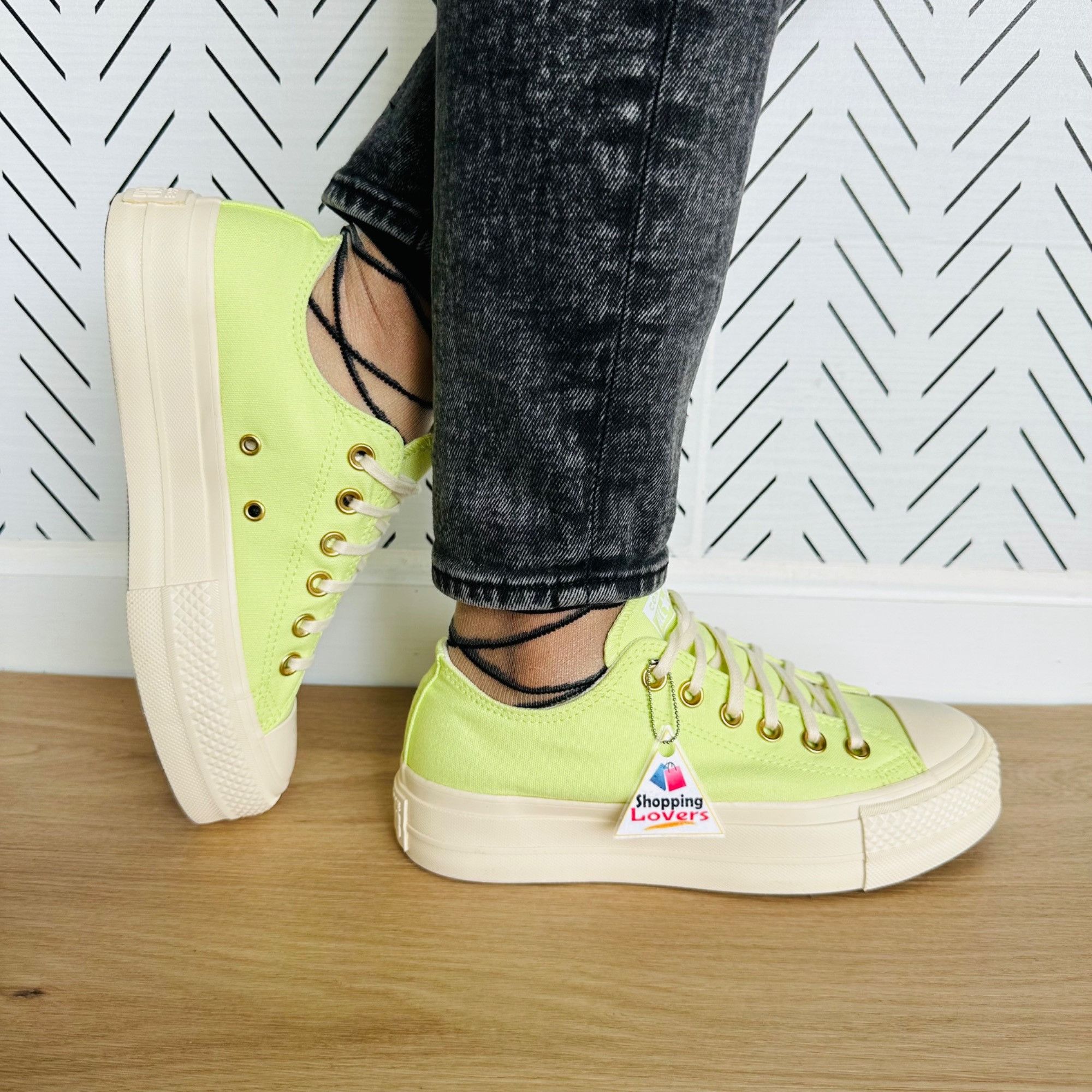 Converse ⭐Converse Chuck Taylor All Star Lift Platform Low 8.5 Womens Size US 8.5 / IT 38.5 - 1 Thumbnail