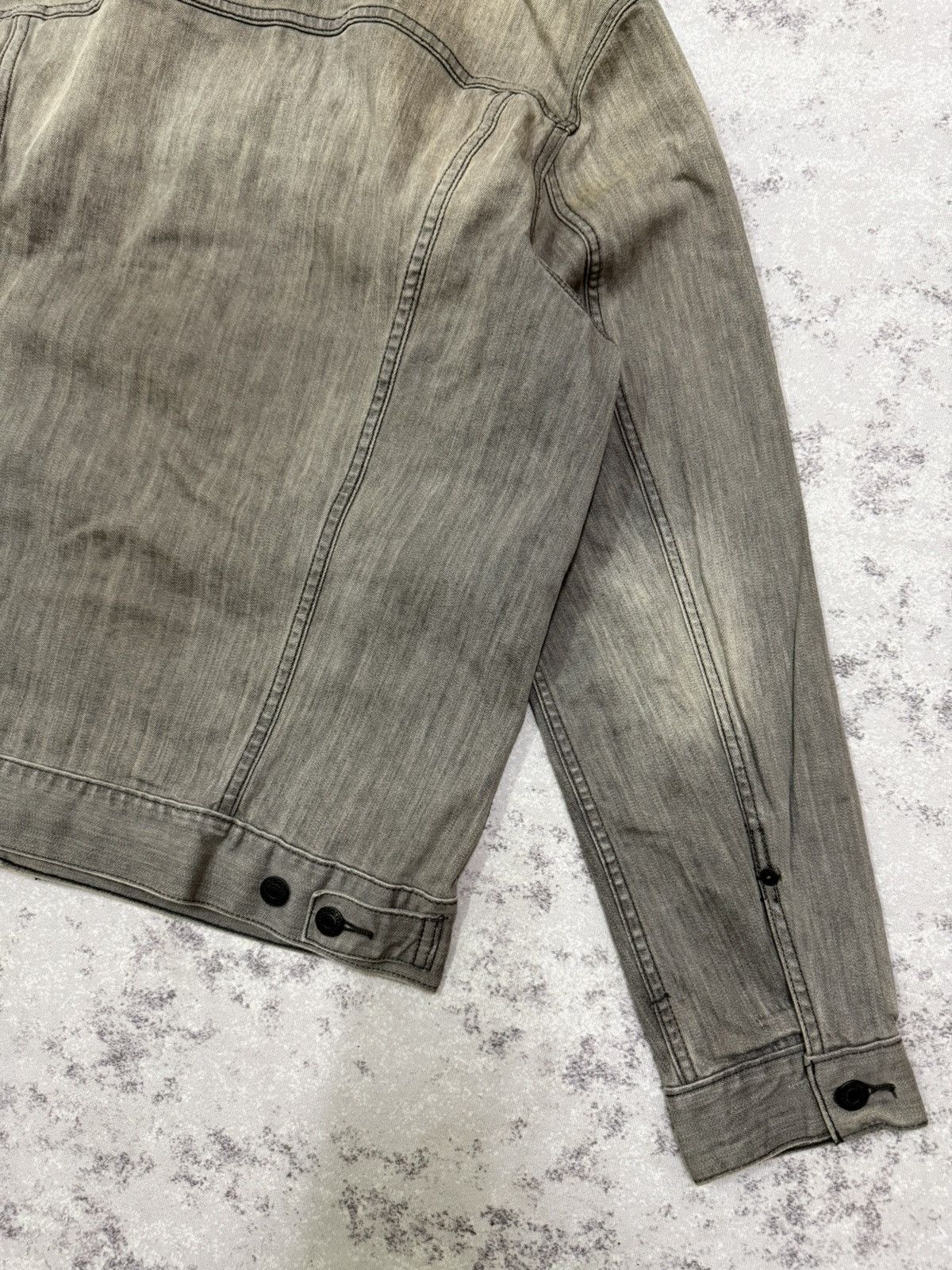 Levi's Levi’s Black Fade Denim Trucker Jacket Size US M / EU 48-50 / 2 - 16 Thumbnail