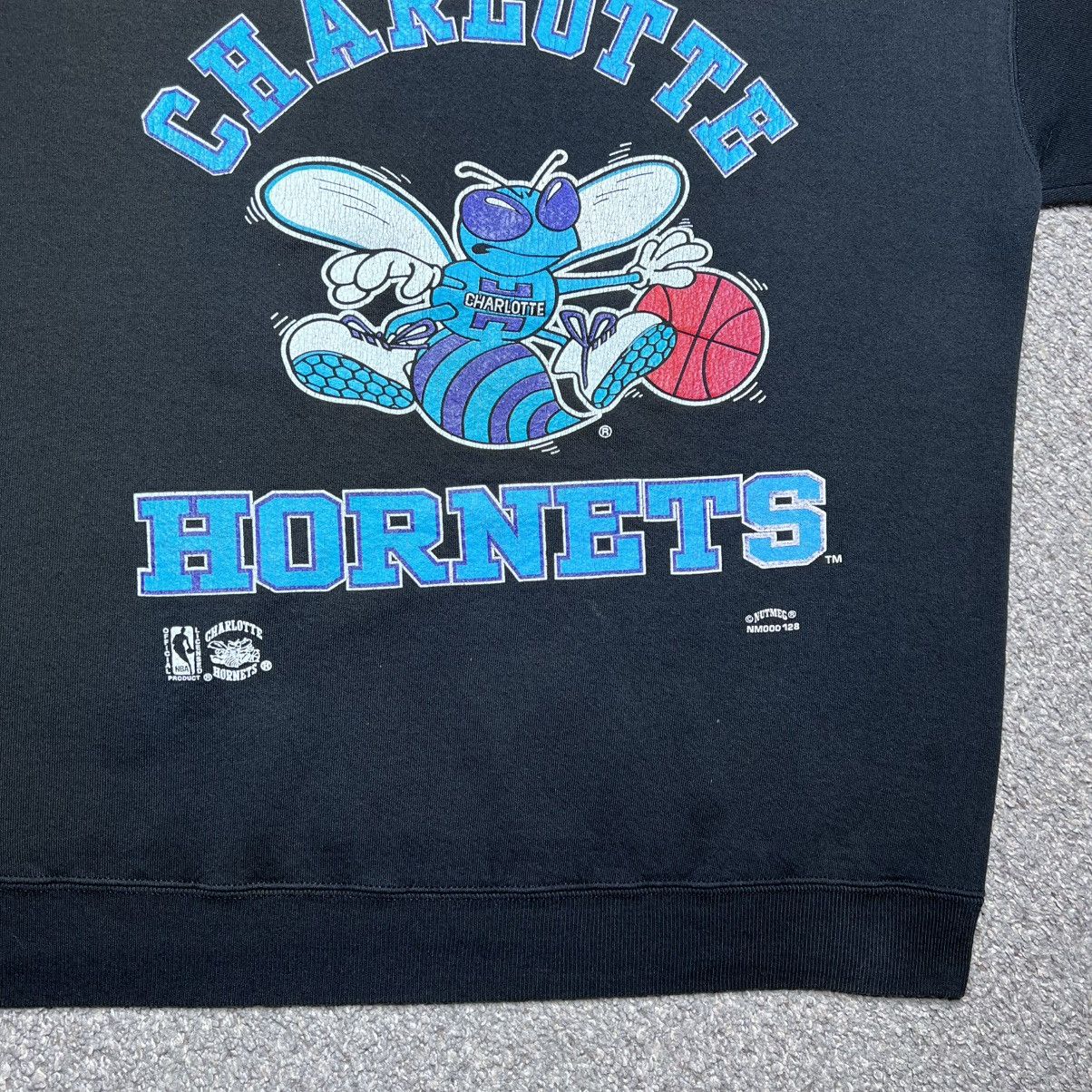 Nutmeg Vintage 1990s NBA Charlotte Hornets Nutmeg Black Sweatshirt Size US XXL / EU 58 / 5 - 6 Thumbnail