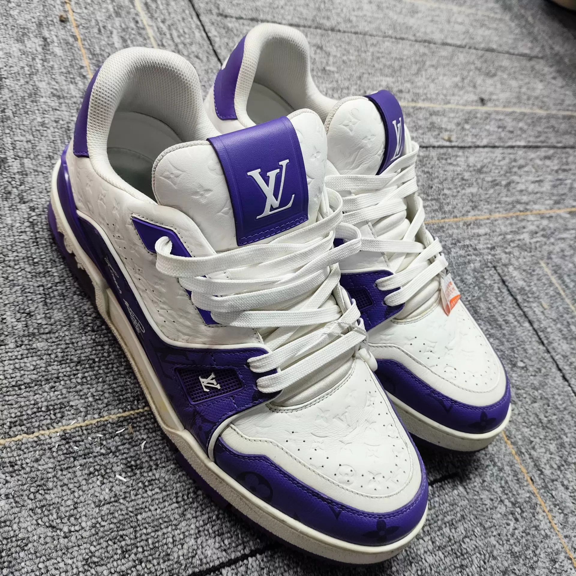 Louis Vuitton LV Trainer Embossed White Purple US 8 Size US 8 / EU 41 - 2 Thumbnail