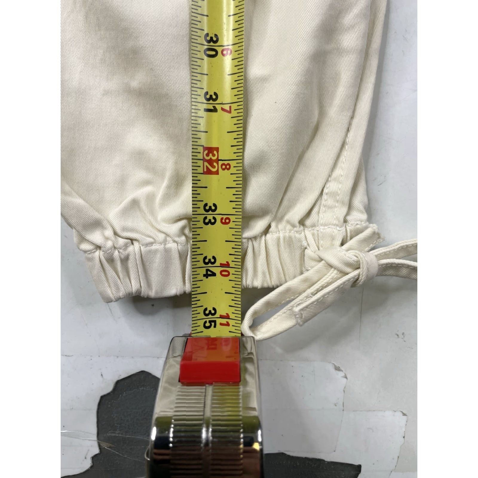 Alice + Olivia Alice + Olivia Shara Parachute Cargo Pant White Size 25 Size 42" / US 20 - 6 Thumbnail