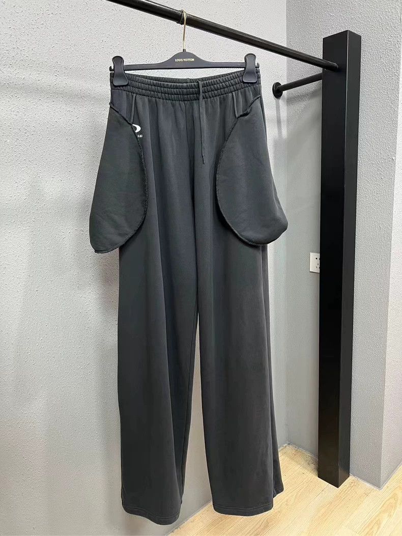 Other Balenciaga size XS Embroidered logo reverse sweatpants Size US 27 - 1 Thumbnail