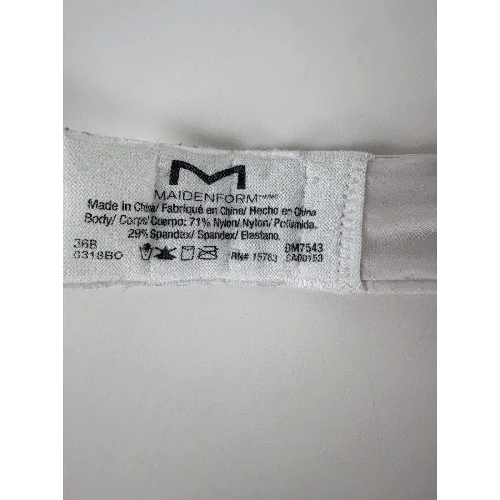 Vintage Maidenform Lightly Lined Bra Women 36B White T-Shirt Style Back Closure Adjustable Straps Lightweight Underwire US 36 Band Womens Size ONE SIZE - 5 Thumbnail