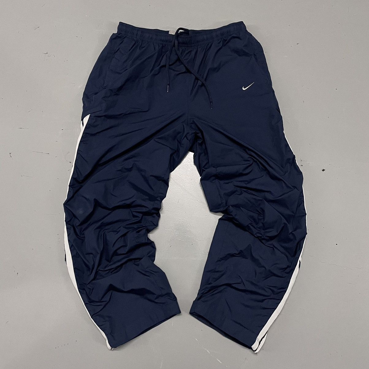 Nike vintage Y2K Nike baggy wide leg essential sweatpants Size US 30 / EU 46 - 2 Thumbnail