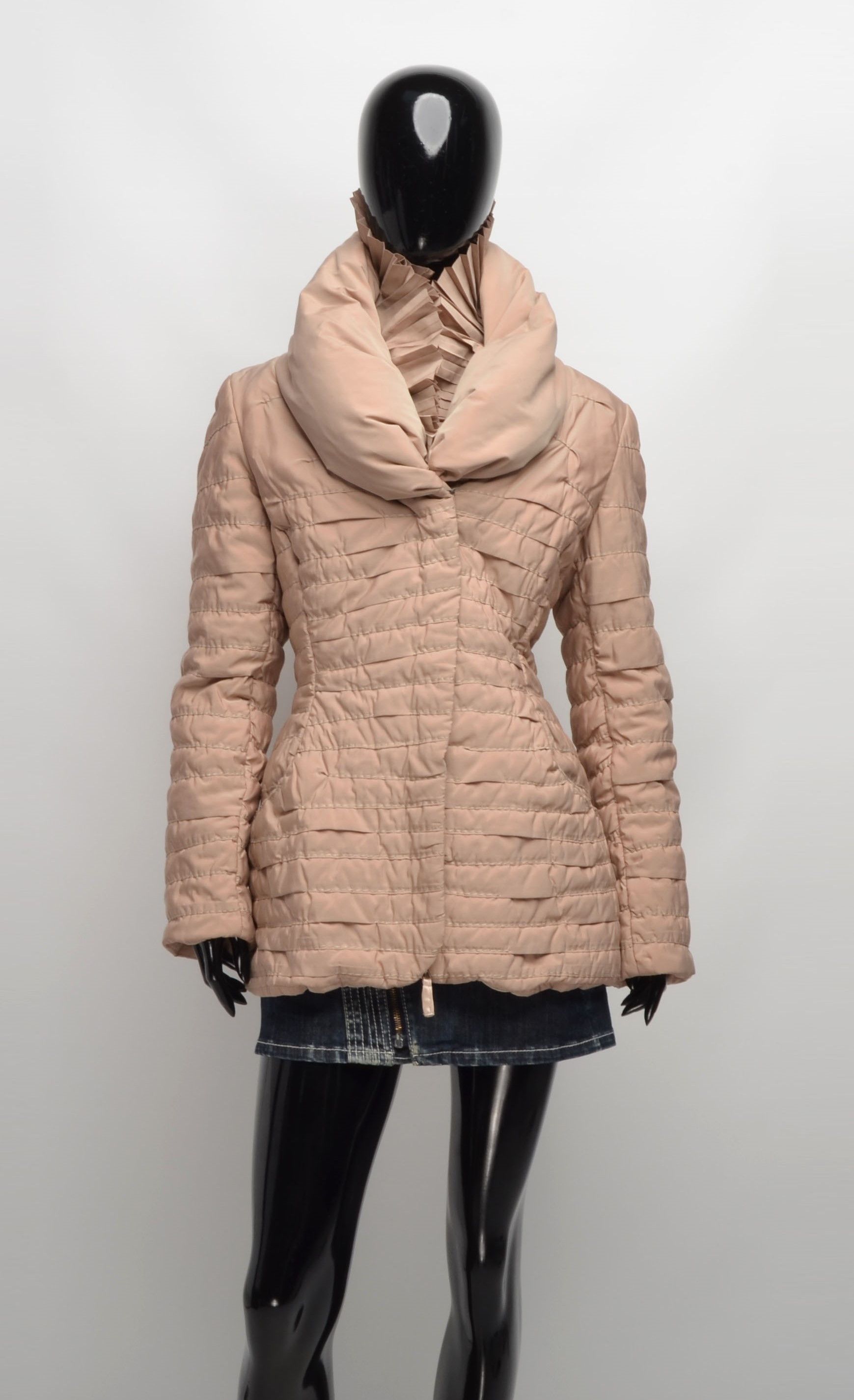 Designer Vintage Ermanno Scervino Ruffle Neck Beige Down Jacket Size L / US 10 / IT 46 - 1 Thumbnail