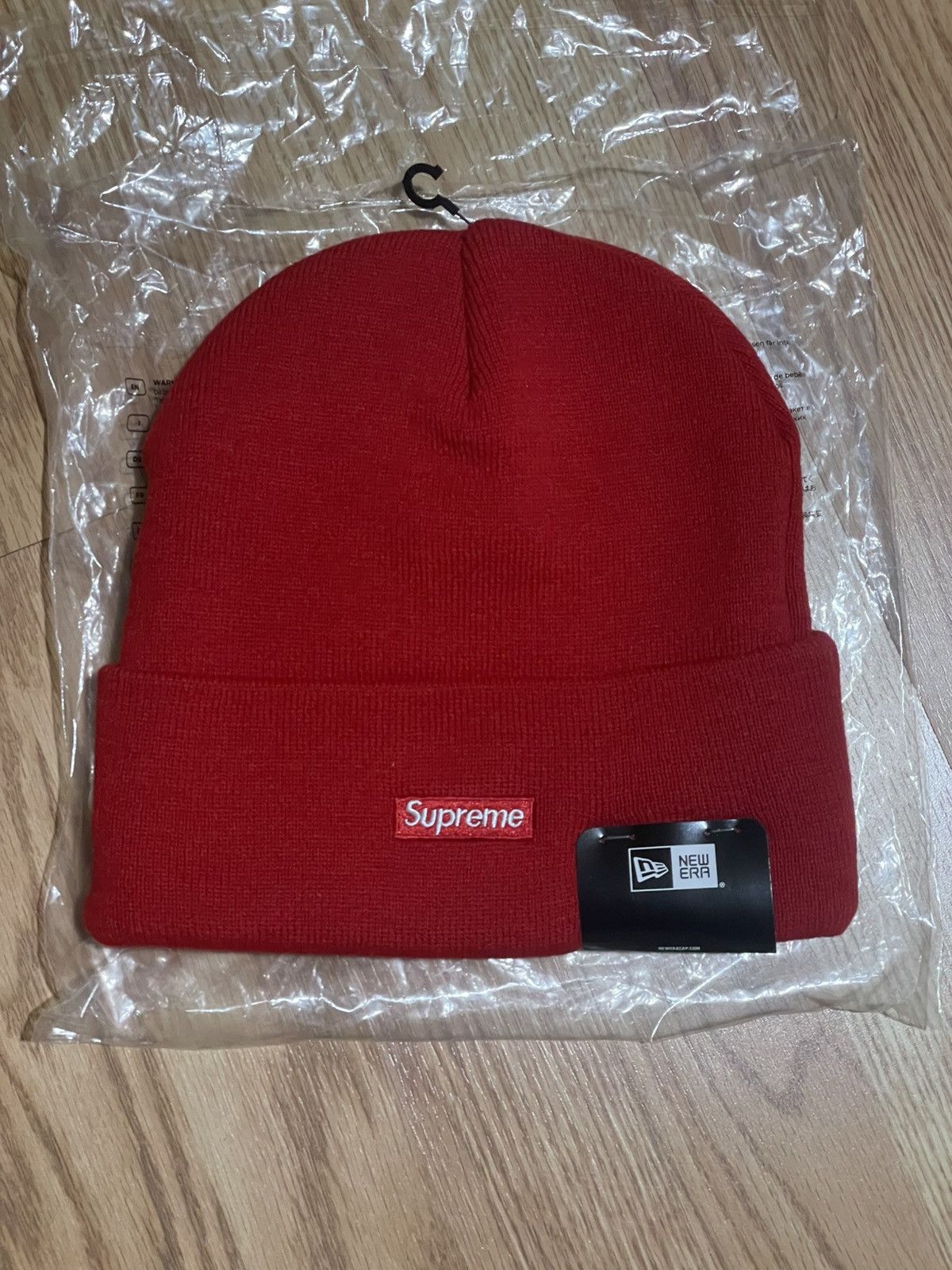 Supreme New Era tribal S logo beanie Red