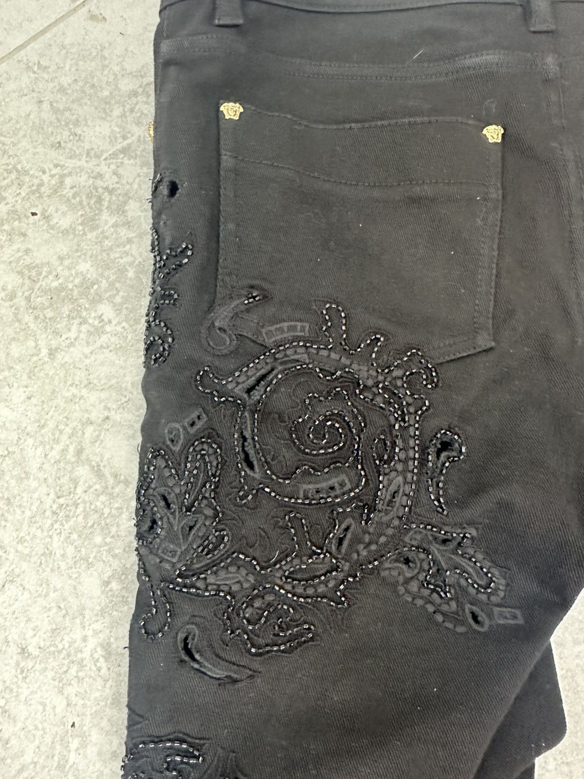 Versace Versace Embroidered and Beaded Jeans - As New Size 28" / US 6 / IT 42 - 9 Thumbnail