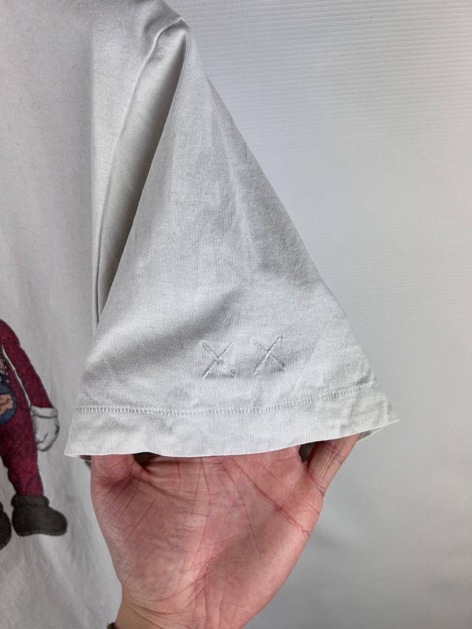 Uniqlo Kaws Uniqlo t-shirt size L Size US L / EU 52-54 / 3 - 5 Thumbnail