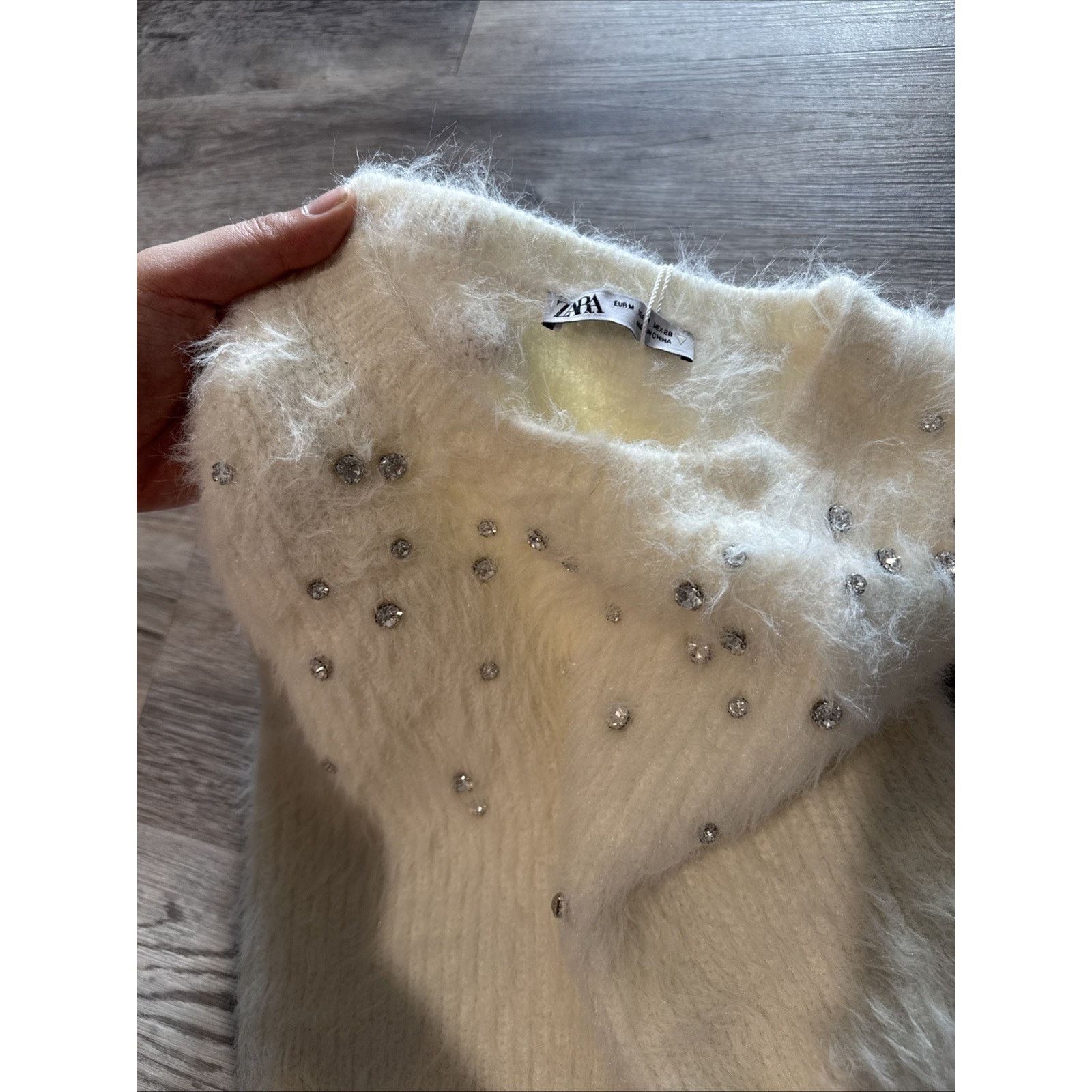 Zara NWT ZARA FAUX FUR JEWEL SWEATER White SIZE Medium Brand New Size M / US 6-8 / IT 42-44 - 6 Thumbnail
