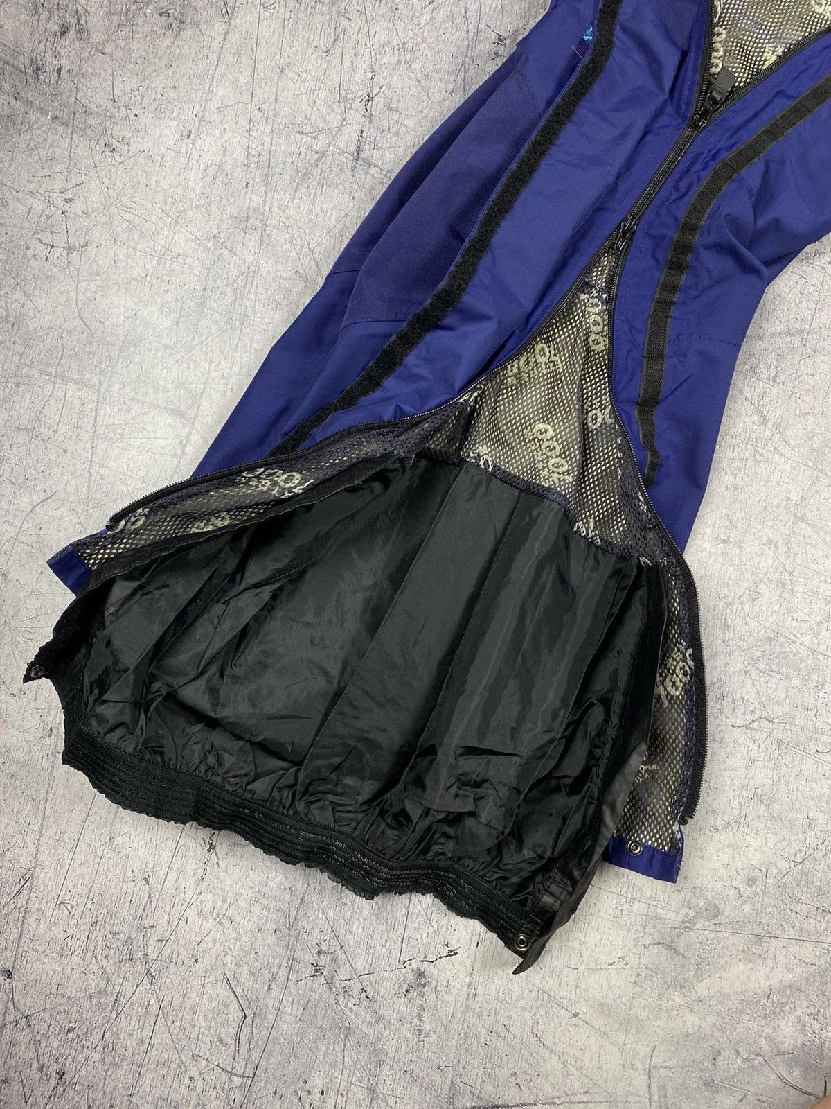 Berghaus Vintage Berghaus Extreme 7000 Gore Tex Ski Pants Size US 31 - 22 Thumbnail