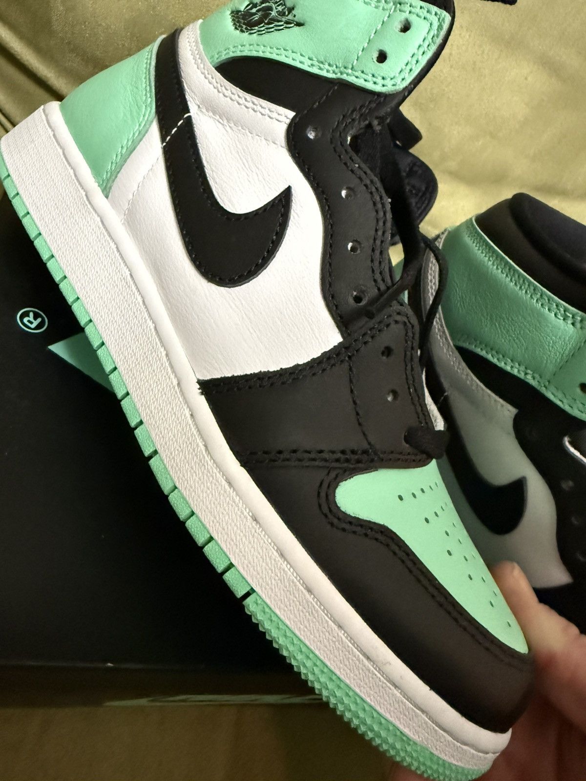 Jordan Brand Nike Jordan 1 “Green Glow” Hi, New in Box Xtra Laces 6.5y 8w Size US 6.5 / EU 39-40 - 14 Thumbnail