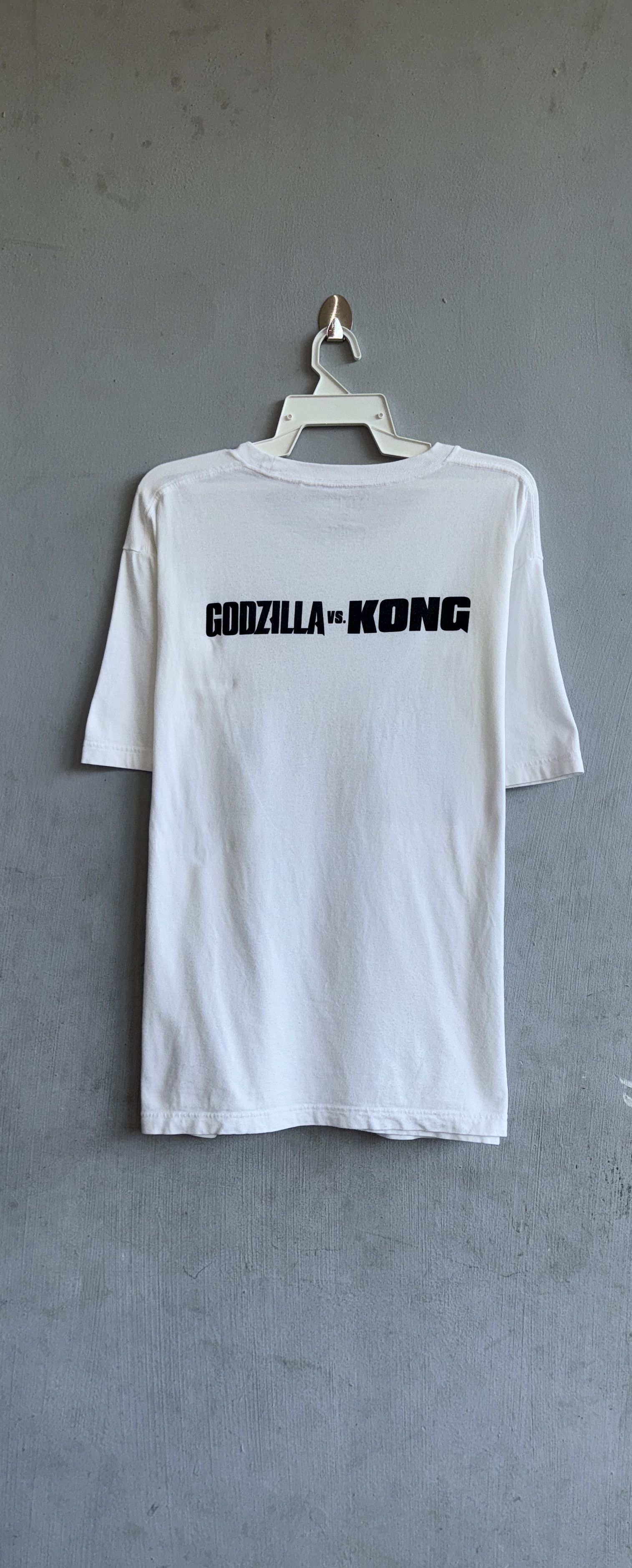 Uniqlo Godzilla Vs Kong Movie Uniqlo Shirt Size US XL / EU 56 / 4 - 3 Thumbnail