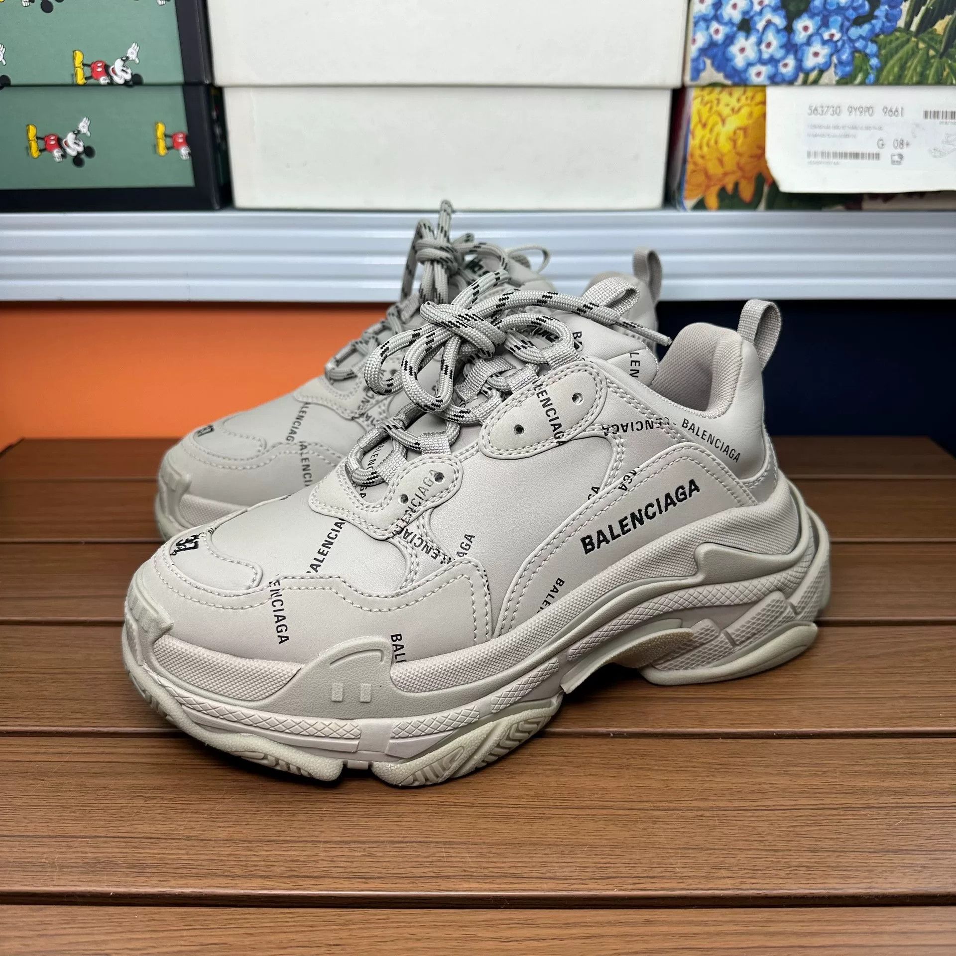 Balenciaga Balenciaga Beige Lowtop Sneakers it_37 Women Size US 7 / IT 37 - 1 Thumbnail