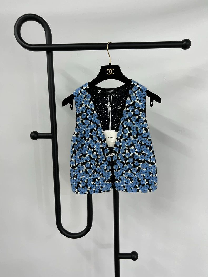 Chanel Chanel 24B blue flower sequin cashmere vest Size XS / US 0-2 / IT 36-38 - 1 Thumbnail