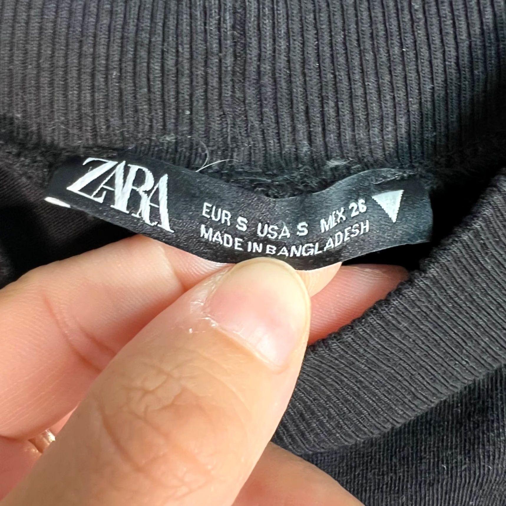 Zara VINTAGE Zara Womens Size Small Black Short Sleeve Mock Neck T-Shirt Size S Size S / US 4 / IT 40 - 3 Thumbnail
