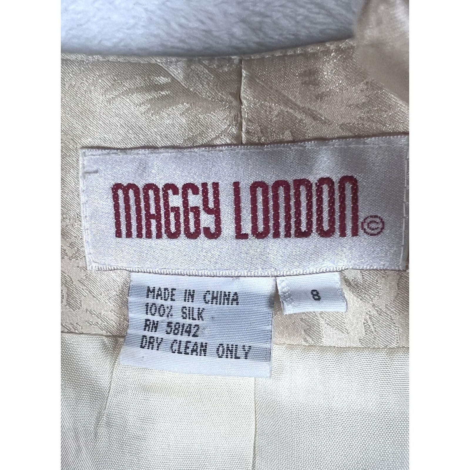 MAGGY LONDON Maggy London Skirt Suit Womens 8 White Silk Floral Pleated Short Sleeve Set 2 Piece Vintage No Size 30" / US 8 / IT 44 - 3 Thumbnail