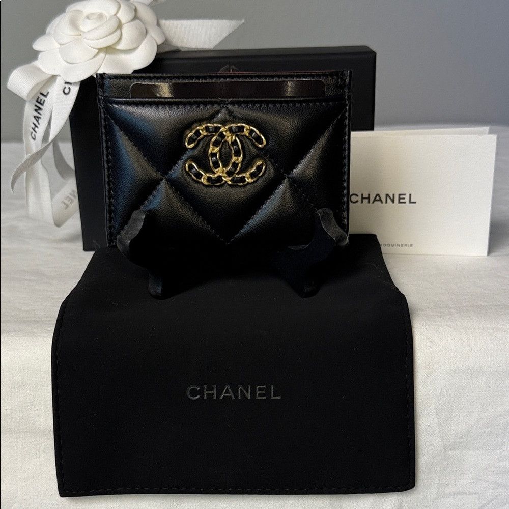 Chanel Chanel 19 Black Lambskin Quilted Chain CC Card Holder NIB L Size ONE SIZE - 1 Thumbnail