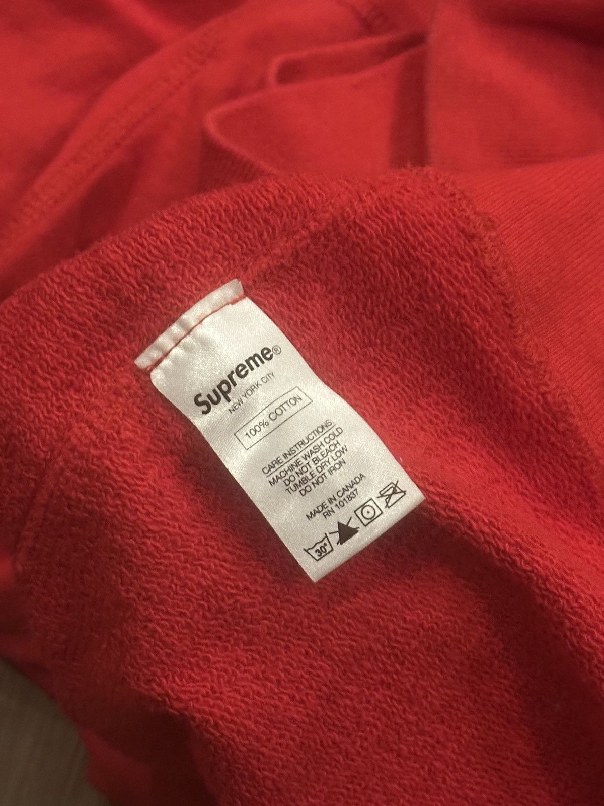 Supreme Supreme World Famous Crewneck Red size XL Size US XL / EU 56 / 4 - 7 Thumbnail